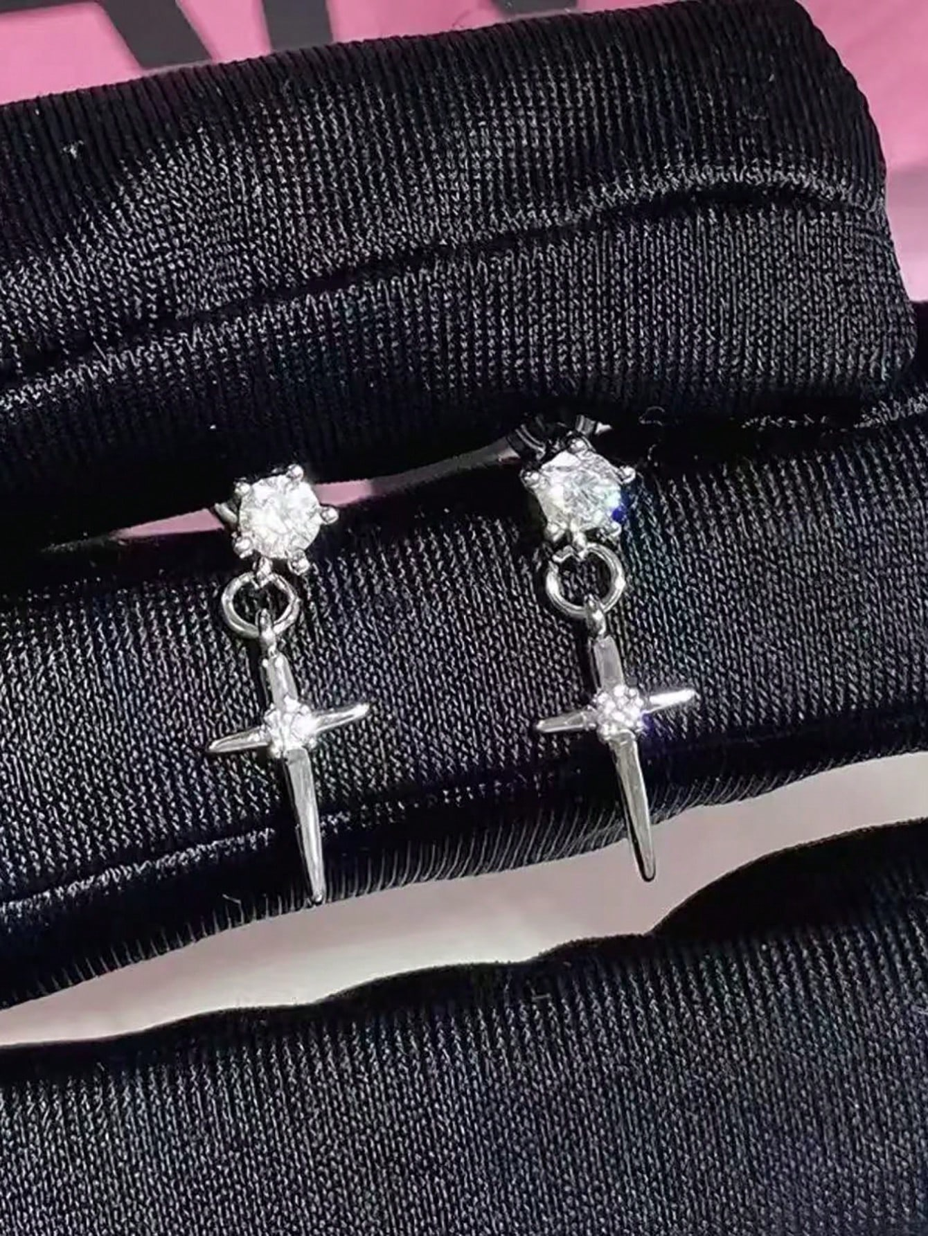 1pc Elegant Minimalist Micro-Inlaid Diamond Cross Pendant Stainless Steel Cartilage Piercing Earring