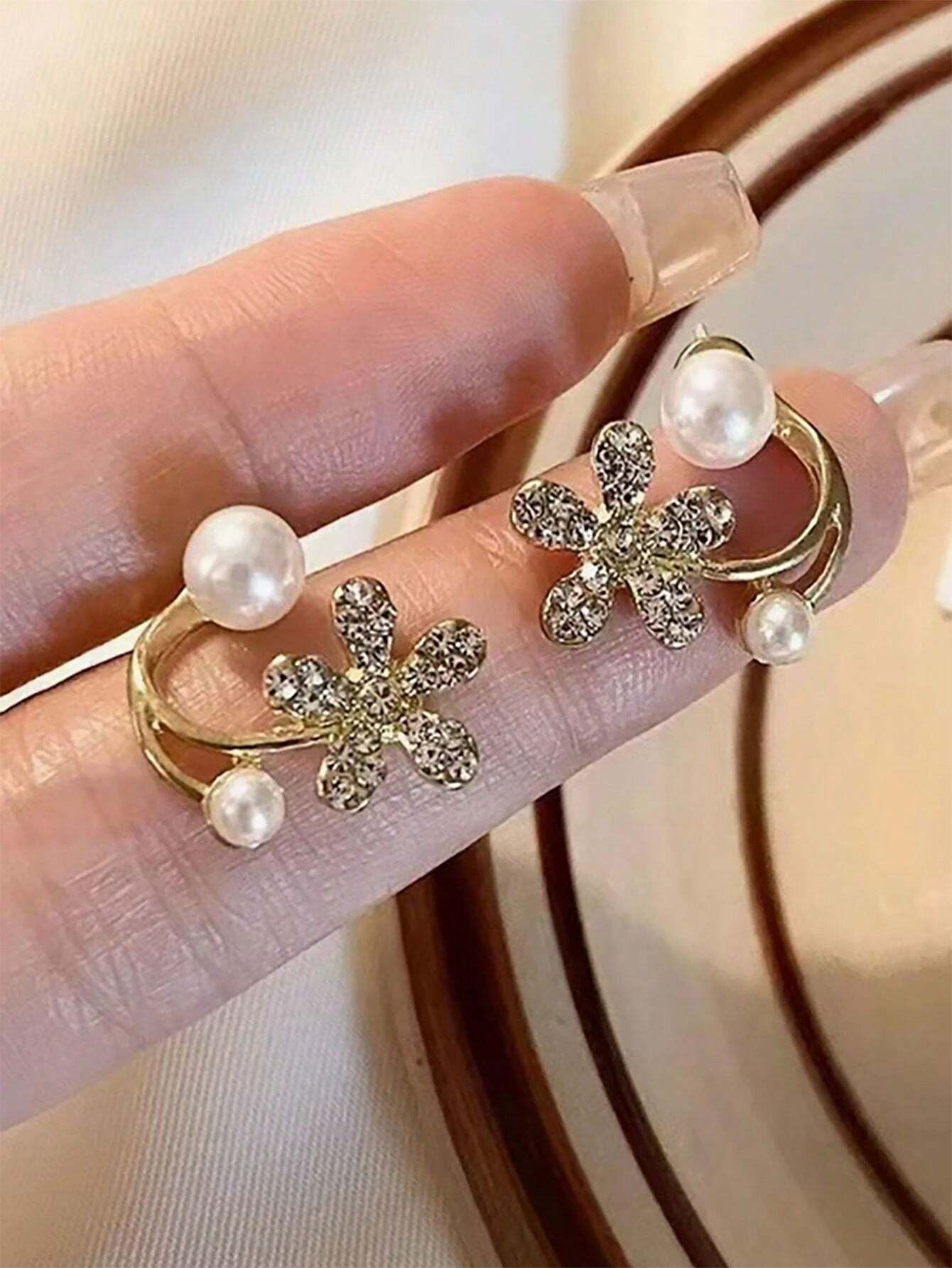 1pair Luxurious Faux Pearl Flower Stud Earrings Valentines