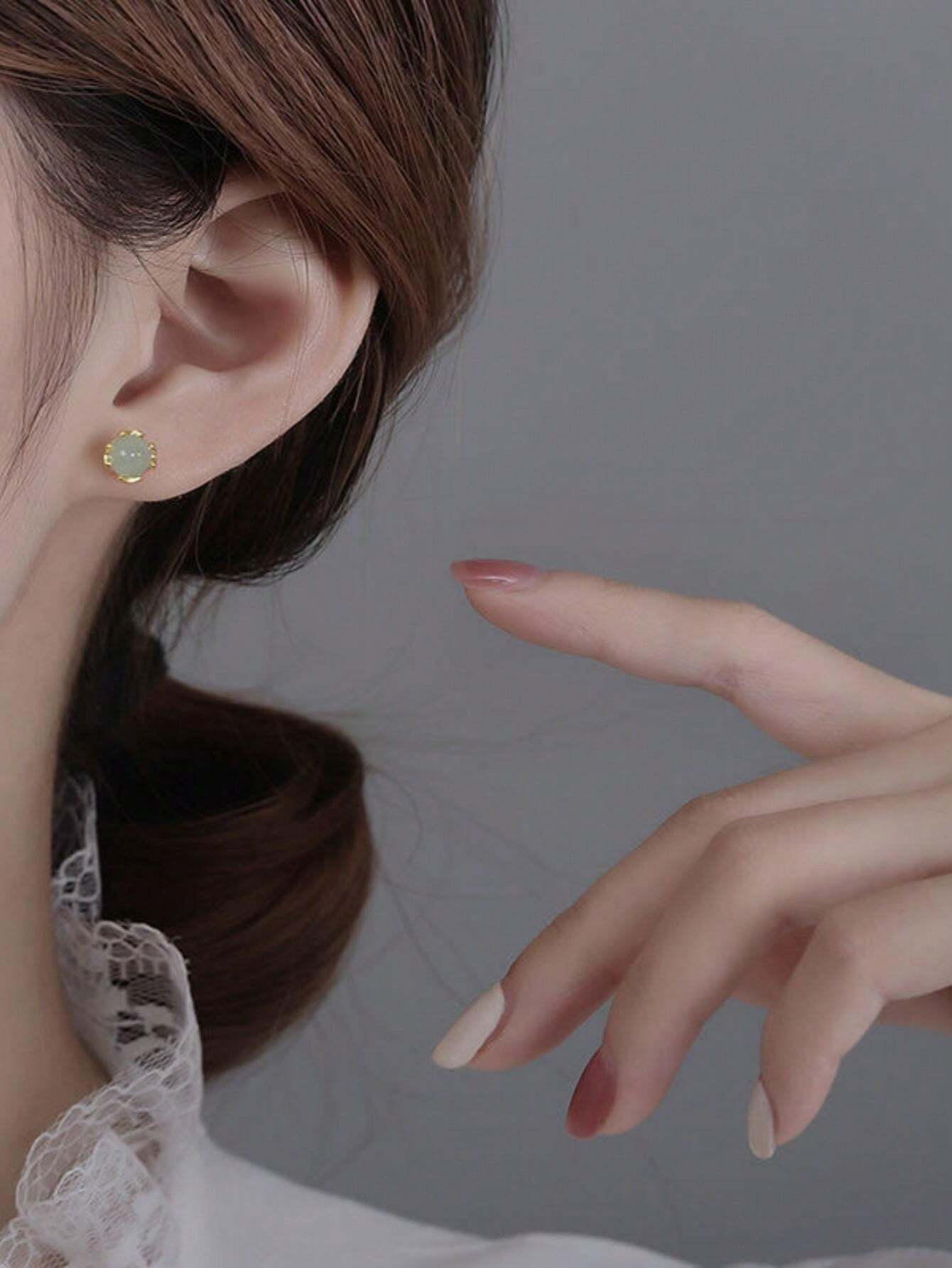 Delicate Elegant Fresh Green Mini Stud Earrings For Women, Creative Unique Design
