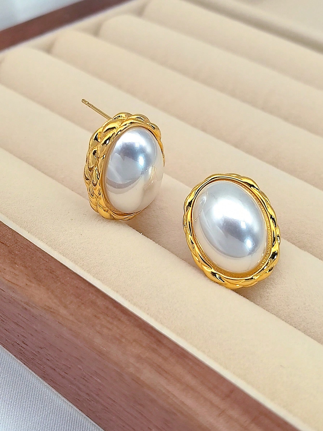 1 Pair Vintage Elegant Oval White Pearl Earrings