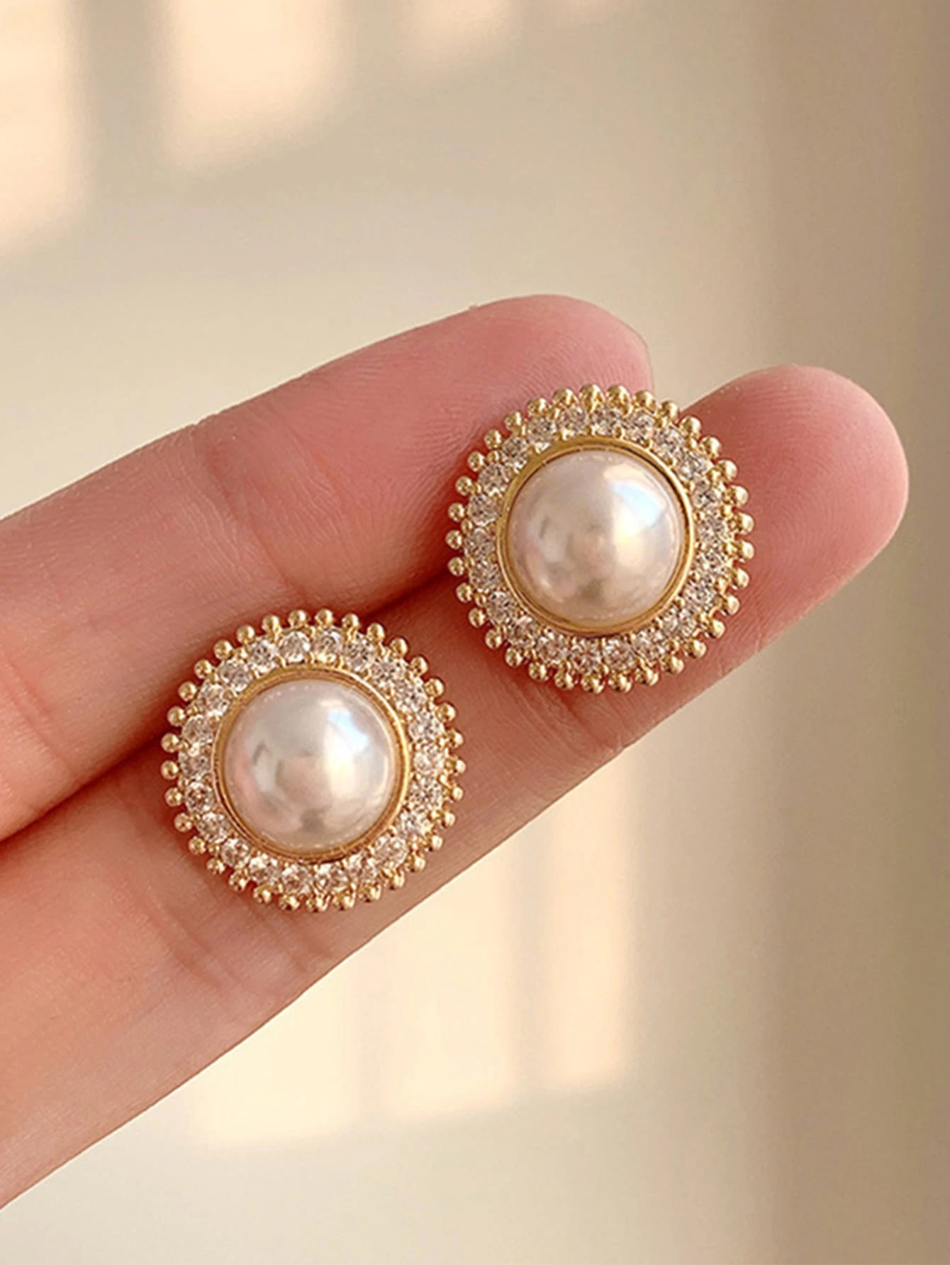 topshiny 1pair Women's Vintage & Elegant Faux Pearl Earrings, Small Round Studs With Sparkling Rhinestones