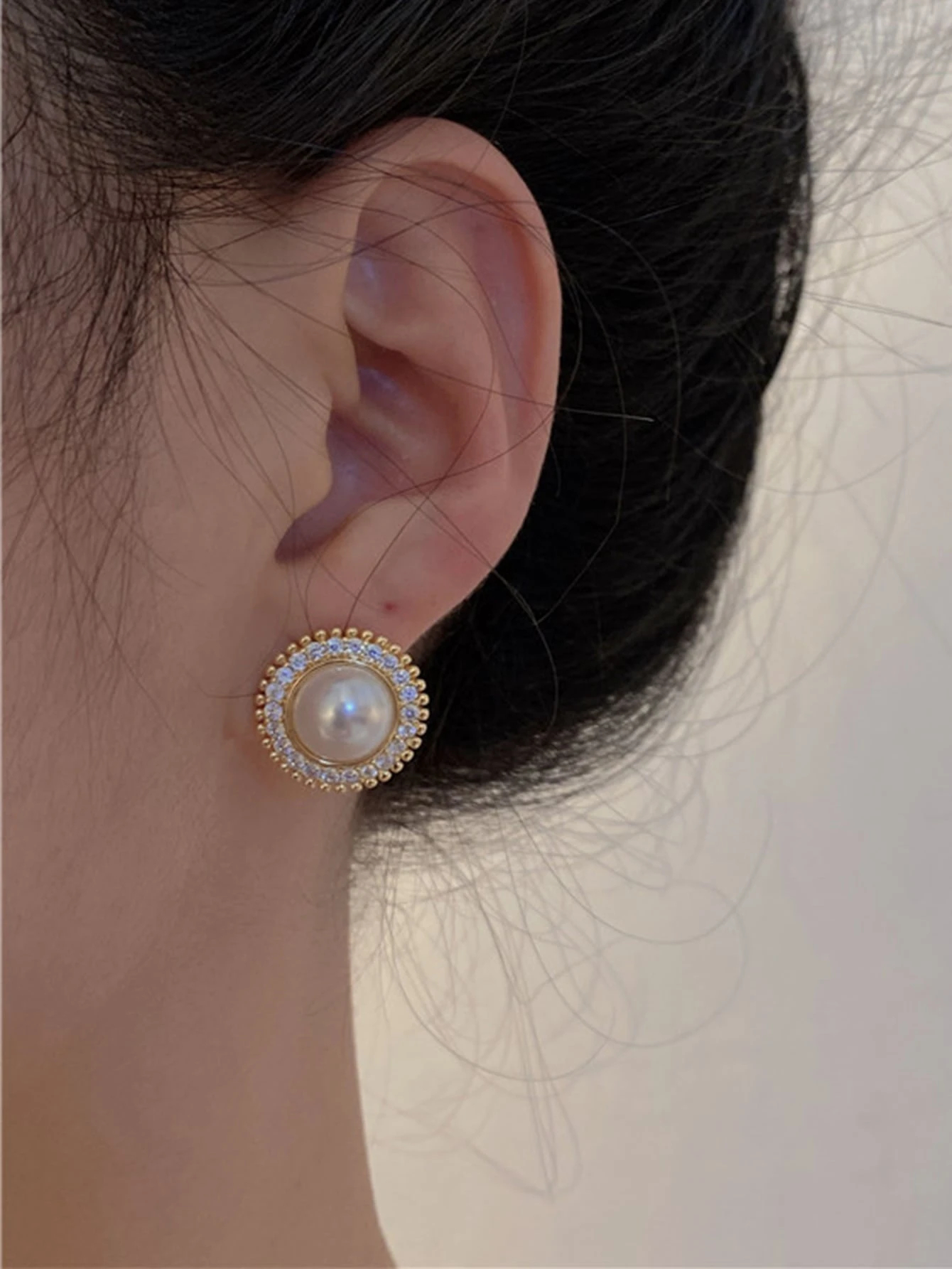 topshiny 1pair Women's Vintage & Elegant Faux Pearl Earrings, Small Round Studs With Sparkling Rhinestones