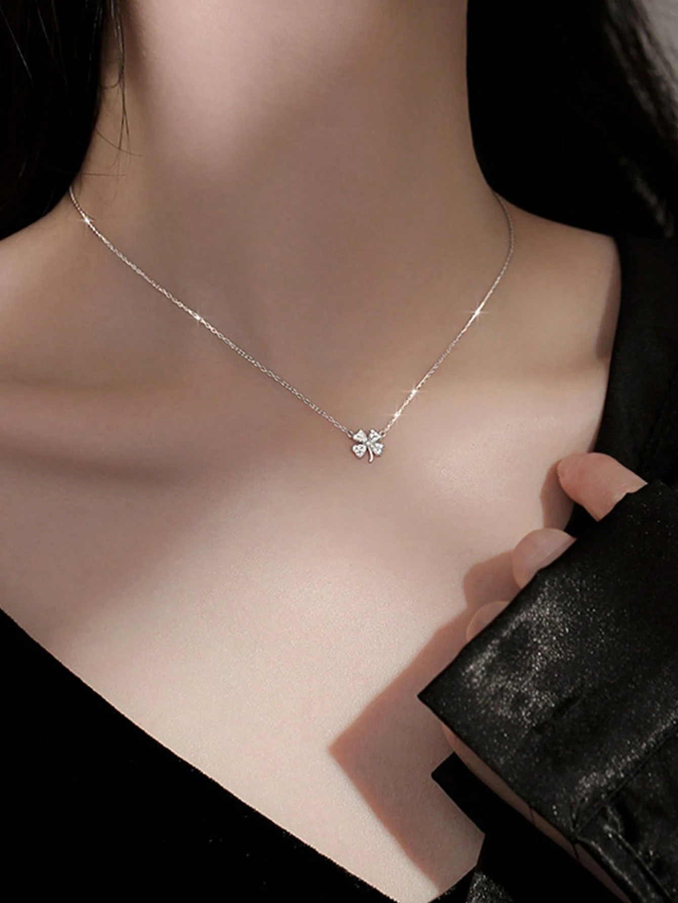 1pc Silver-Color Lucky Clover & Rhinestone Inlaid Simple Yet Elegant All-Match Necklace, Suitable For Girls Valentines,Mom,Mother,Mother's Day,Gift