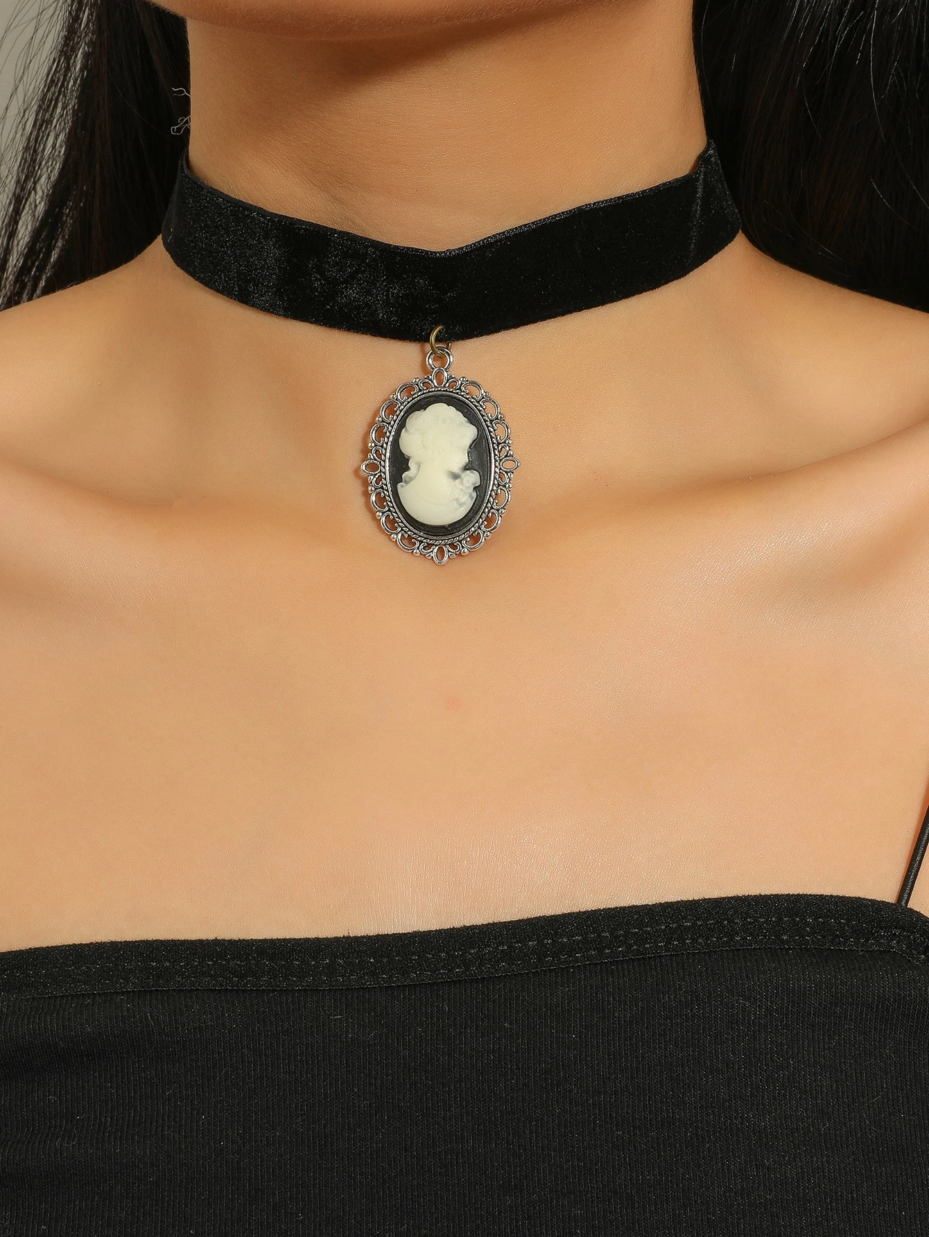 Figure Pendant Choker