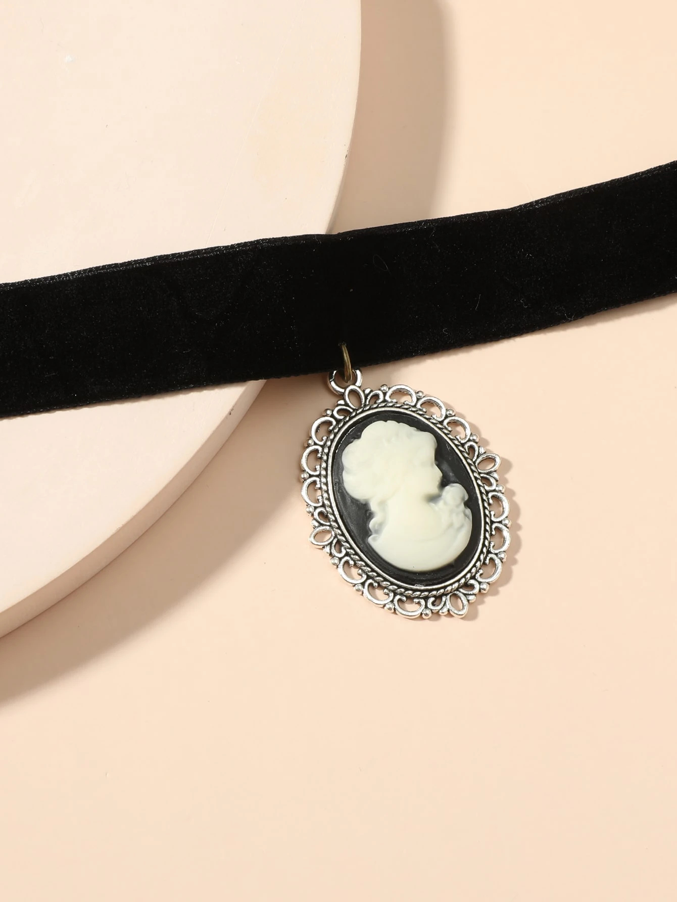 Figure Pendant Choker