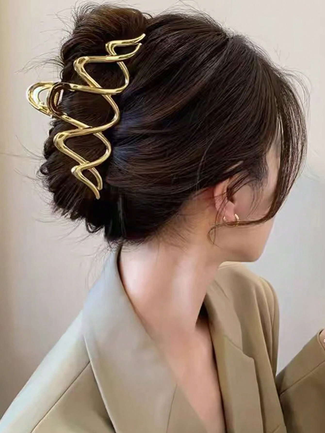 1pc Large Faux Pearl & Gold-Tone Curved Hair Clip/Wave Shape Metal Hair Claw/Hair Claw, Perfect For Daily Hairdo And Updos Women Hair Accessory Hair Clips Hair Jaw Clip Hair Clamps Hair Clutch Hair Catcher Clip, School Stuff, College