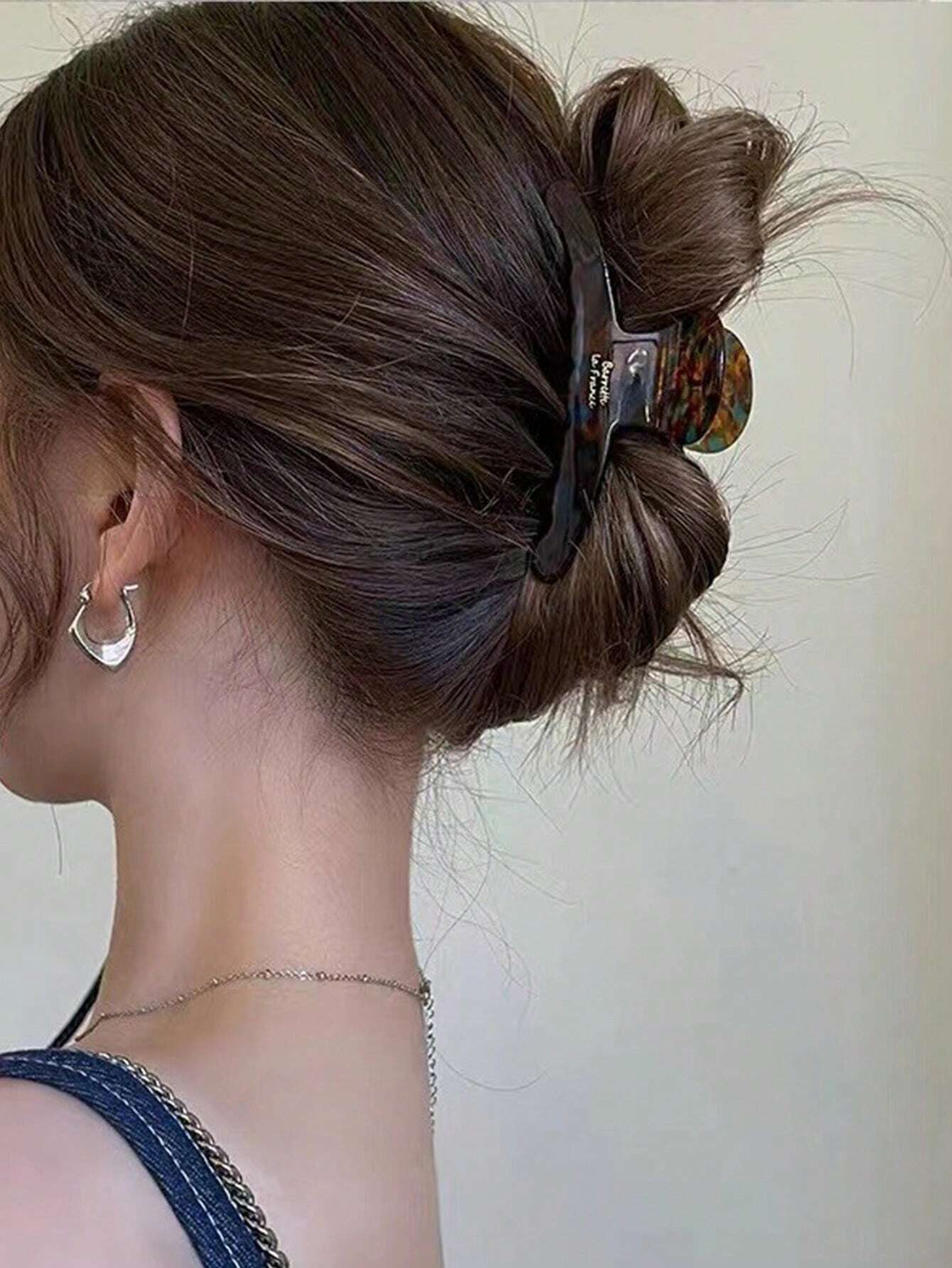 1pc Retro French Style Caramel Color Medium Size Curved Hair Claw Clip For Women Updo Hairstyle Hair Clips Hair Jaw Clip Hair Clamps Hair Clutch Hair Catcher Clip, School Stuff, College