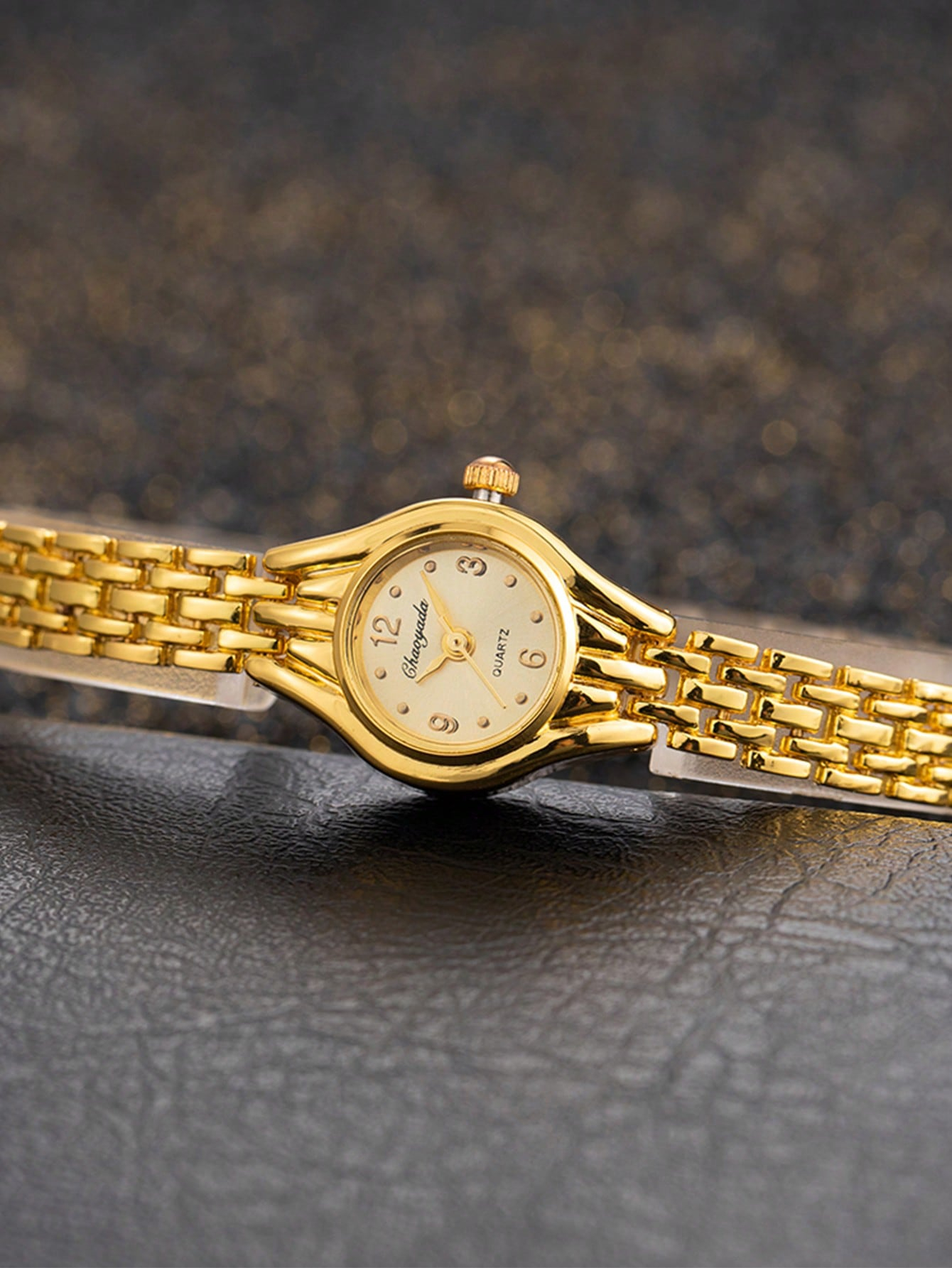 1pc Women Gold Zinc Alloy Strap Business Round Dial Quartz Watch, For Daily Life