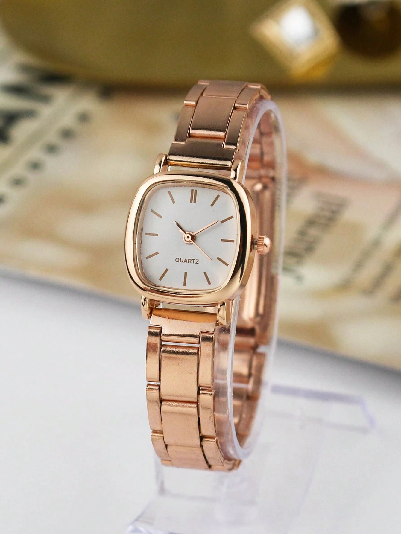 New Fashion Small Dial Casual Retro Style Student Women Wrist Watch With Metal Band