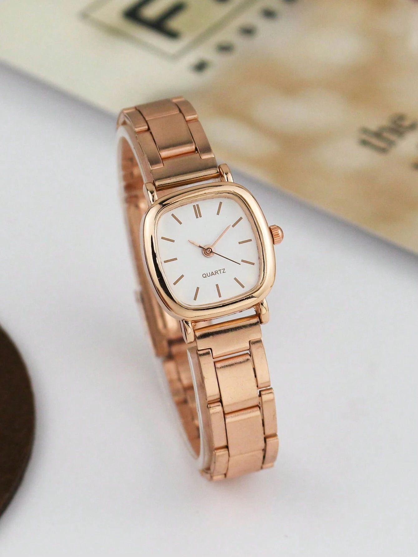 New Fashion Small Dial Casual Retro Style Student Women Wrist Watch With Metal Band