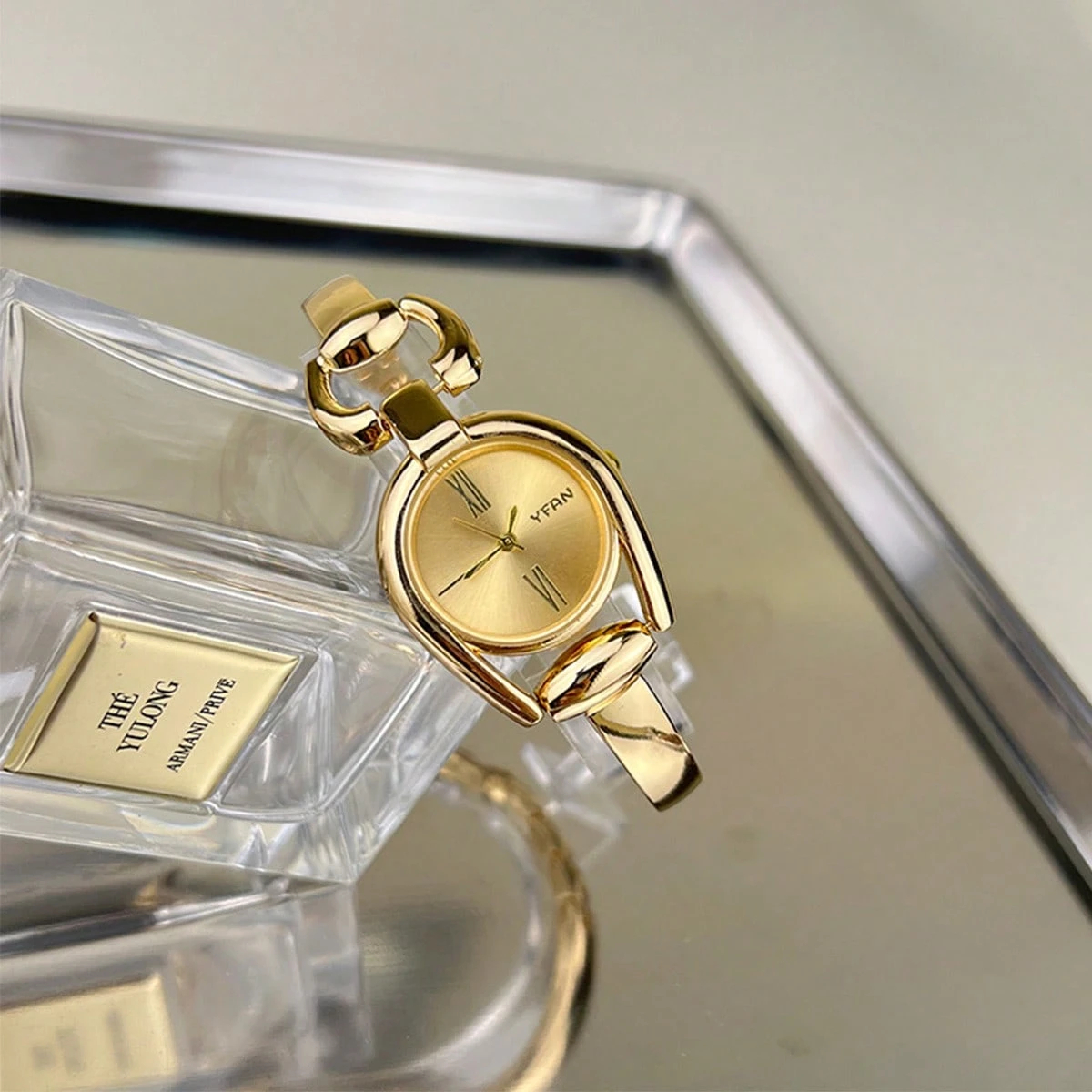 1pc Golden Women's Simple Horseshoe Shaped Watch Case, Colorful Dial, Metallic Alloy Watchband, Fashionable Quartz Watch For Daily Wear As A Gift For Students