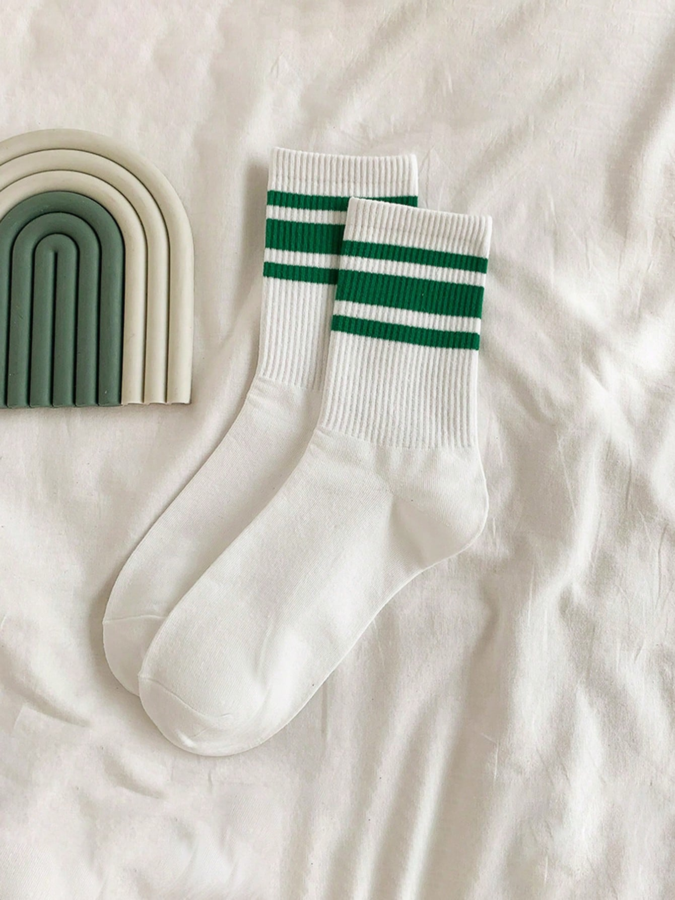 1 Pair Green Striped Pattern Personalized Mid-Calf Socks, Soft & Comfortable Unisex Outdoor Sports Socks