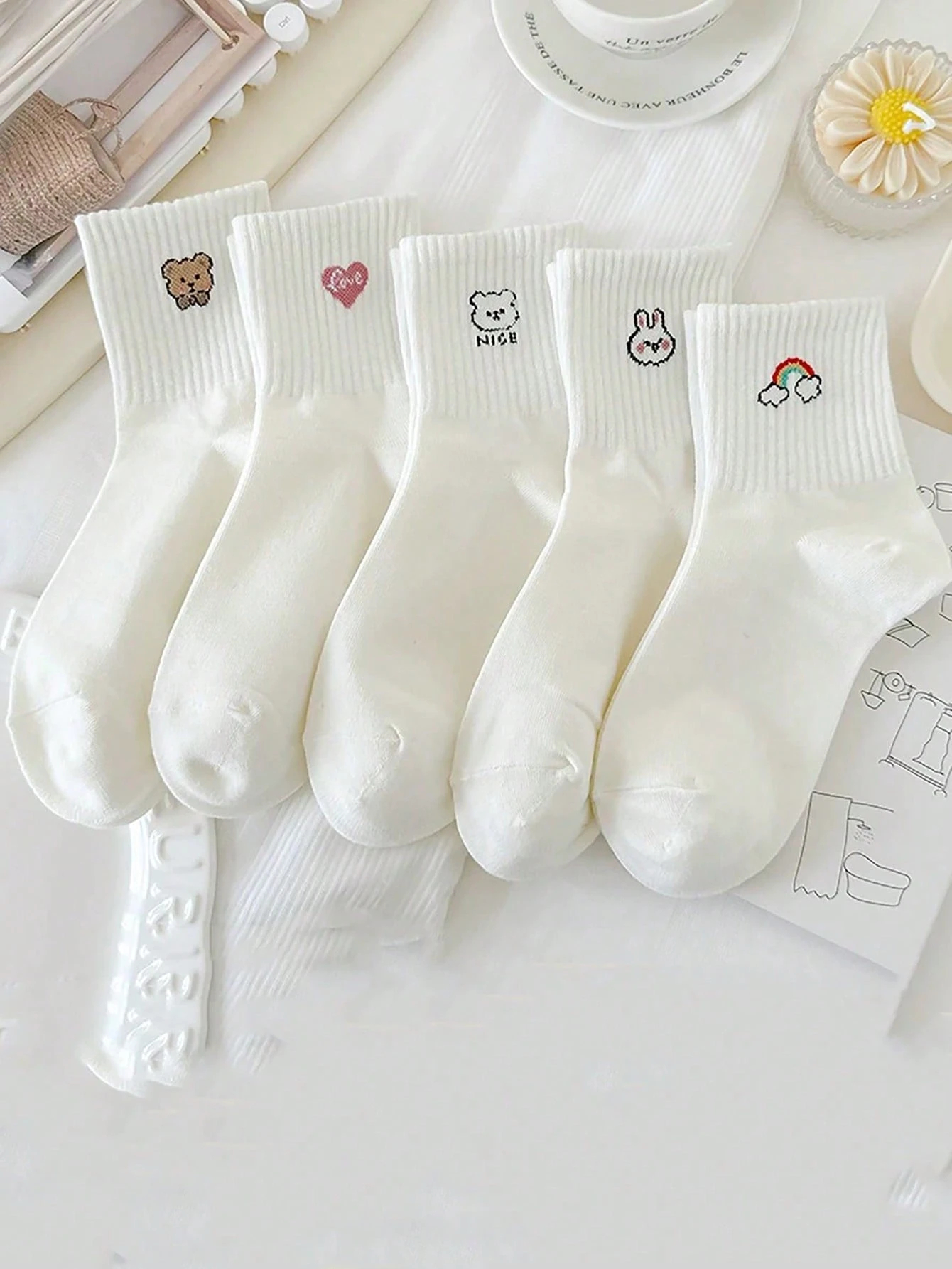 5 Pairs Cute Cartoon Animal Heart Simple Design Women Socks, Fashionable Soft Comfortable Moisture-Wicking Crew Socks, Suitable For Daily Wear, Casual, Sports, All Season