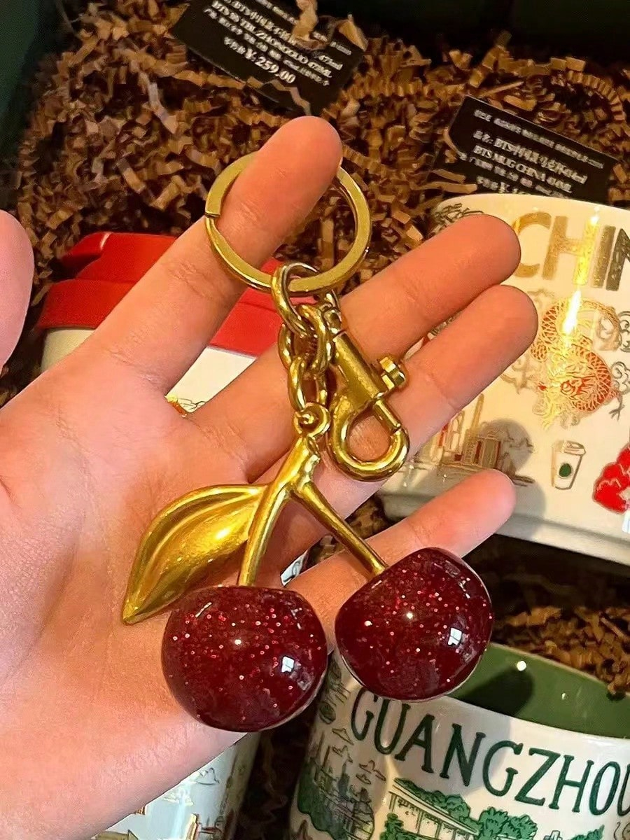 1pc Large Cherry Crystal Pendant, Keychain Pendant, Sparkling Cherry Charm Keychain With Clip, Shiny Resin And Metal Accessories, Suitable For Women Wallets And Bags