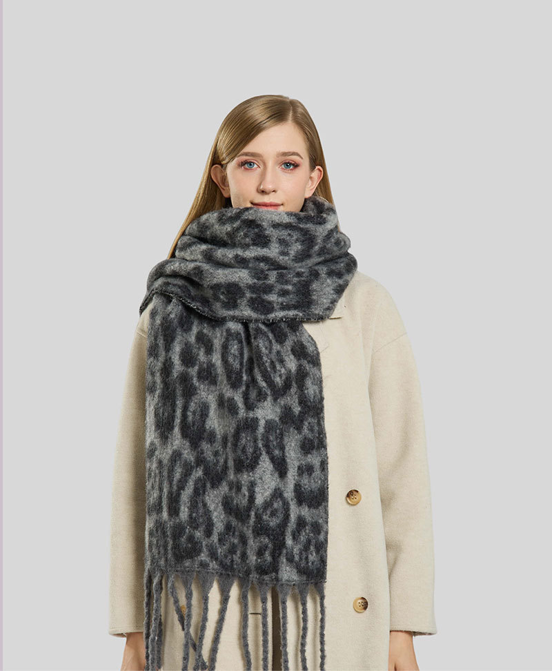 A17 Autumn Winter New Retro Leopard Print Tassel Scarf for Women - European & American Style, Warm, Versatile Shawl, High-End Fashion Neck Wrap