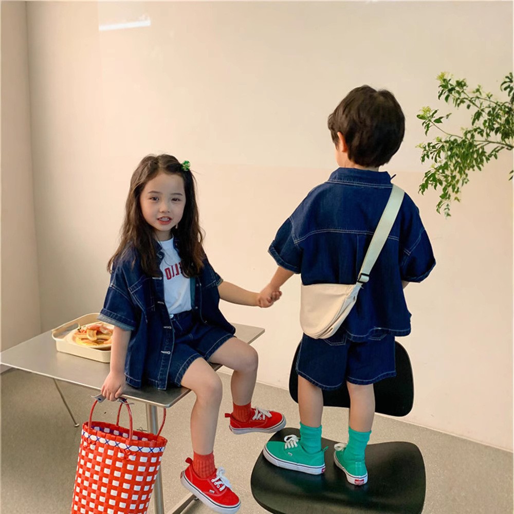 43 Korean style children's denim set for boys and girls, two-piece set, short-sleeved thin denim shirt and shorts, new summer style.