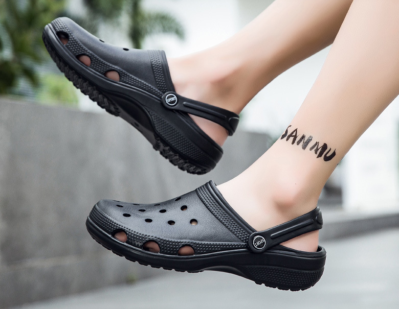 52 Men's and women's clogs, garden shoes, new summer style, solid color sandals, couple's closed-toe beach shoes, men's...