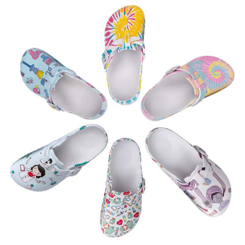 55 Exquisite slippers for women, medical and nursing shoes, operating room slippers with soft soles, personalized protective design, suitable for indoor and outdoor use.