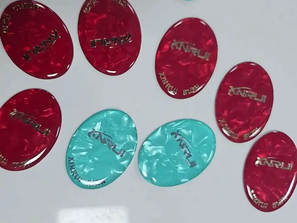 3:1 flexible PU glue for garment and luggage 3D logo label