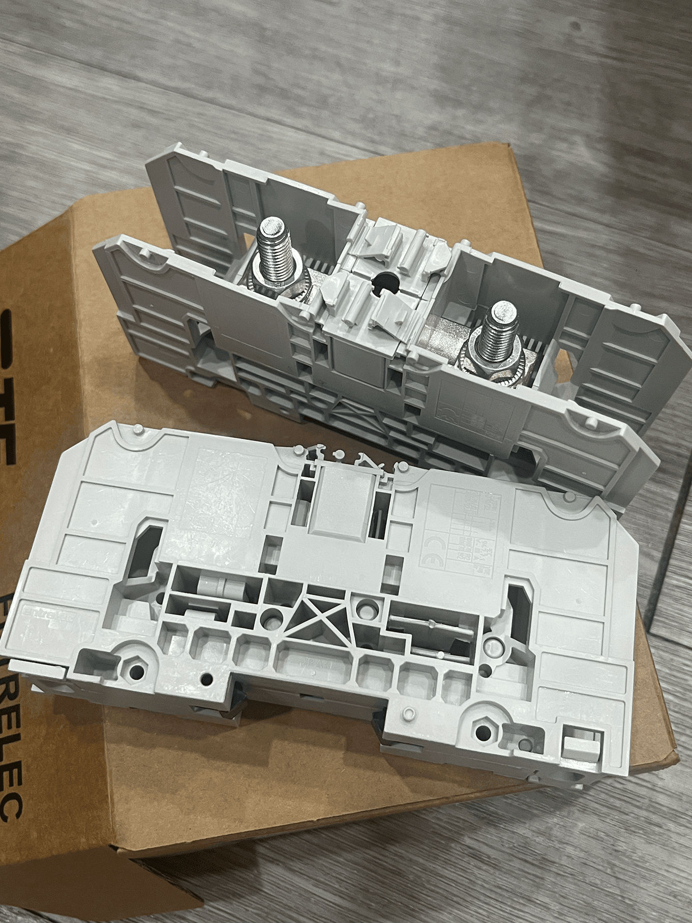 TE Connectivity / Entrelec 1SNA190002R2100 DIN Rail Terminal Blocks D70/32.FF