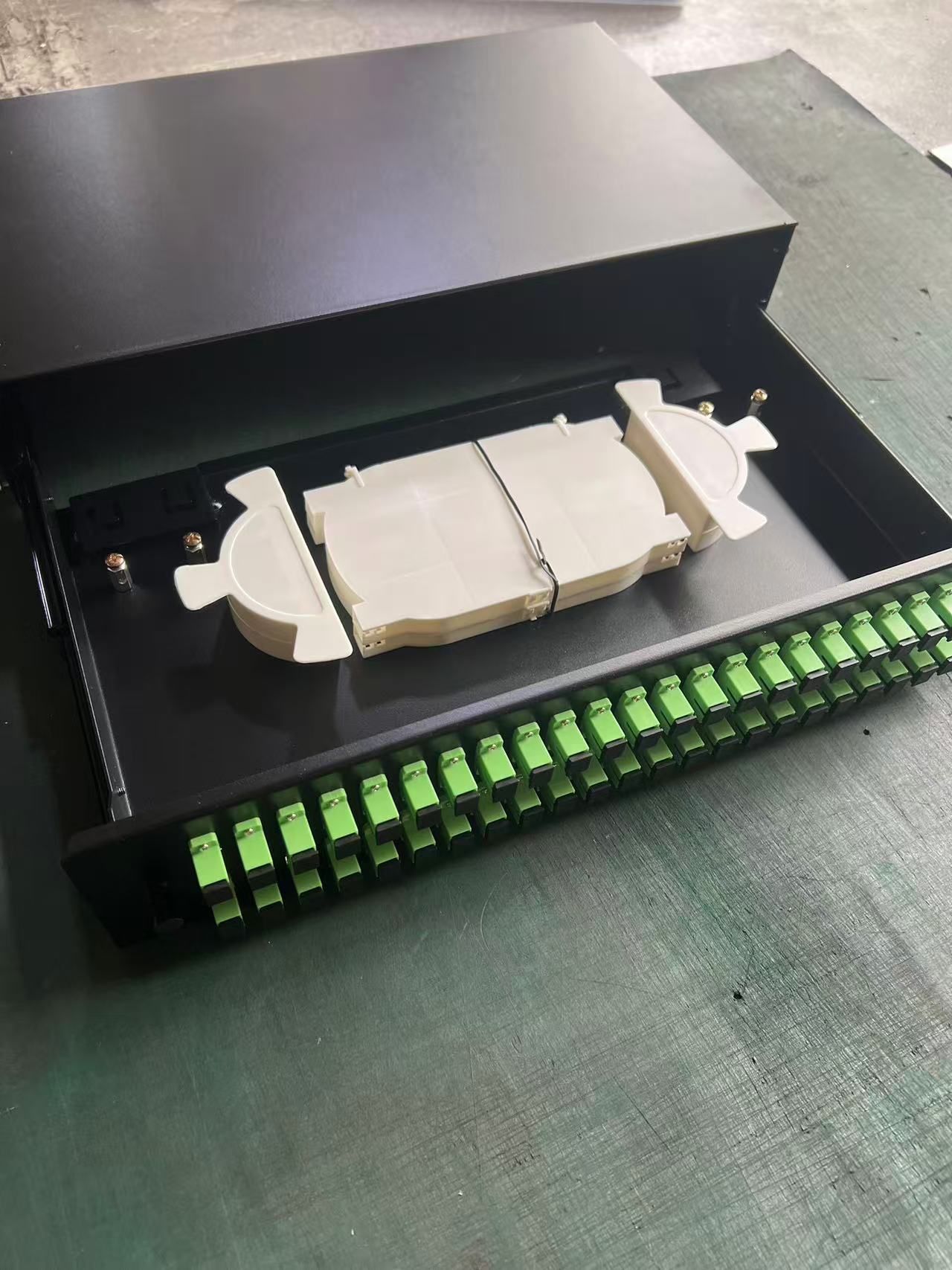 A Comprehensive Guide to Fiber Optic Splice Trays: Enhancing Efficiency in Fusion and Mechanical Splicing
