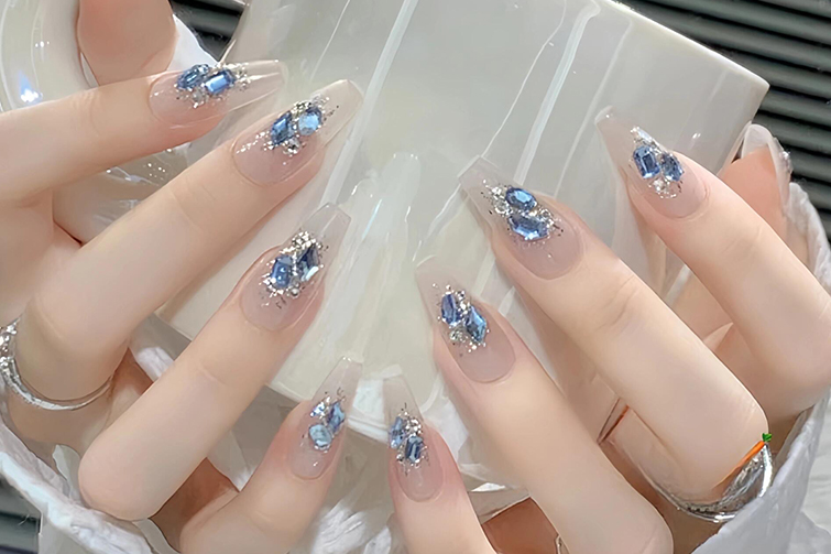 How to Choose the Right Nail Lamp: A Complete Guide