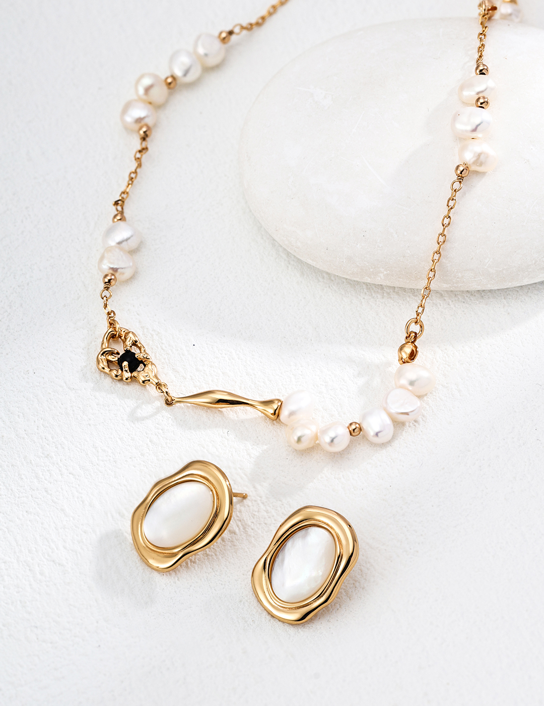 S925 Silver Natural Pearl and Onyx Necklace