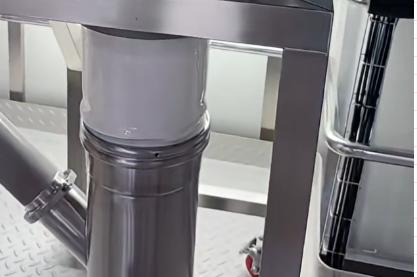 Vacuum-resistant PU flexible joint with integrated stainless steel rings for pneumatic conveying lines.