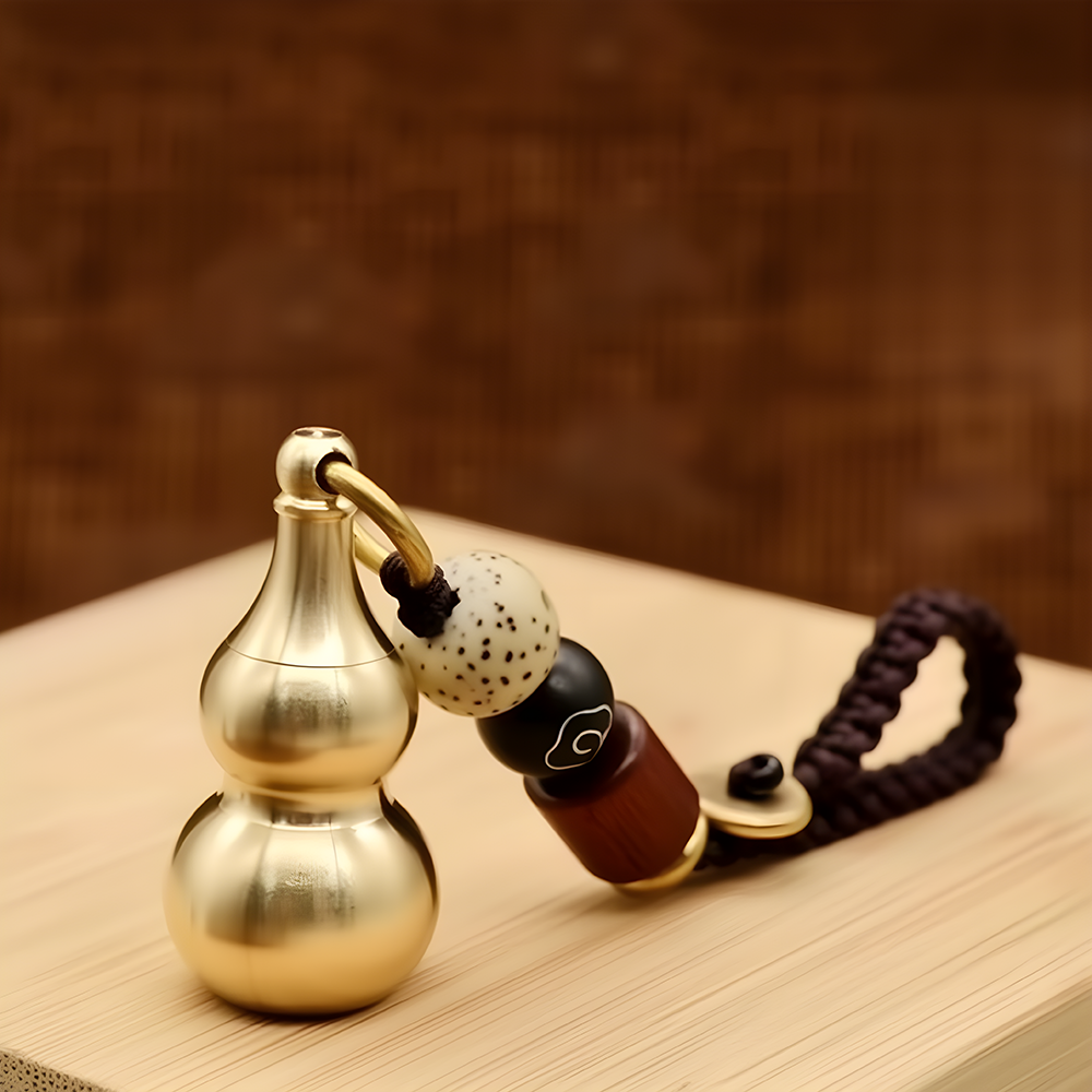 Brass keychain pendant, personalized bell, gourd hand handle, retro high-end car key lanyard.