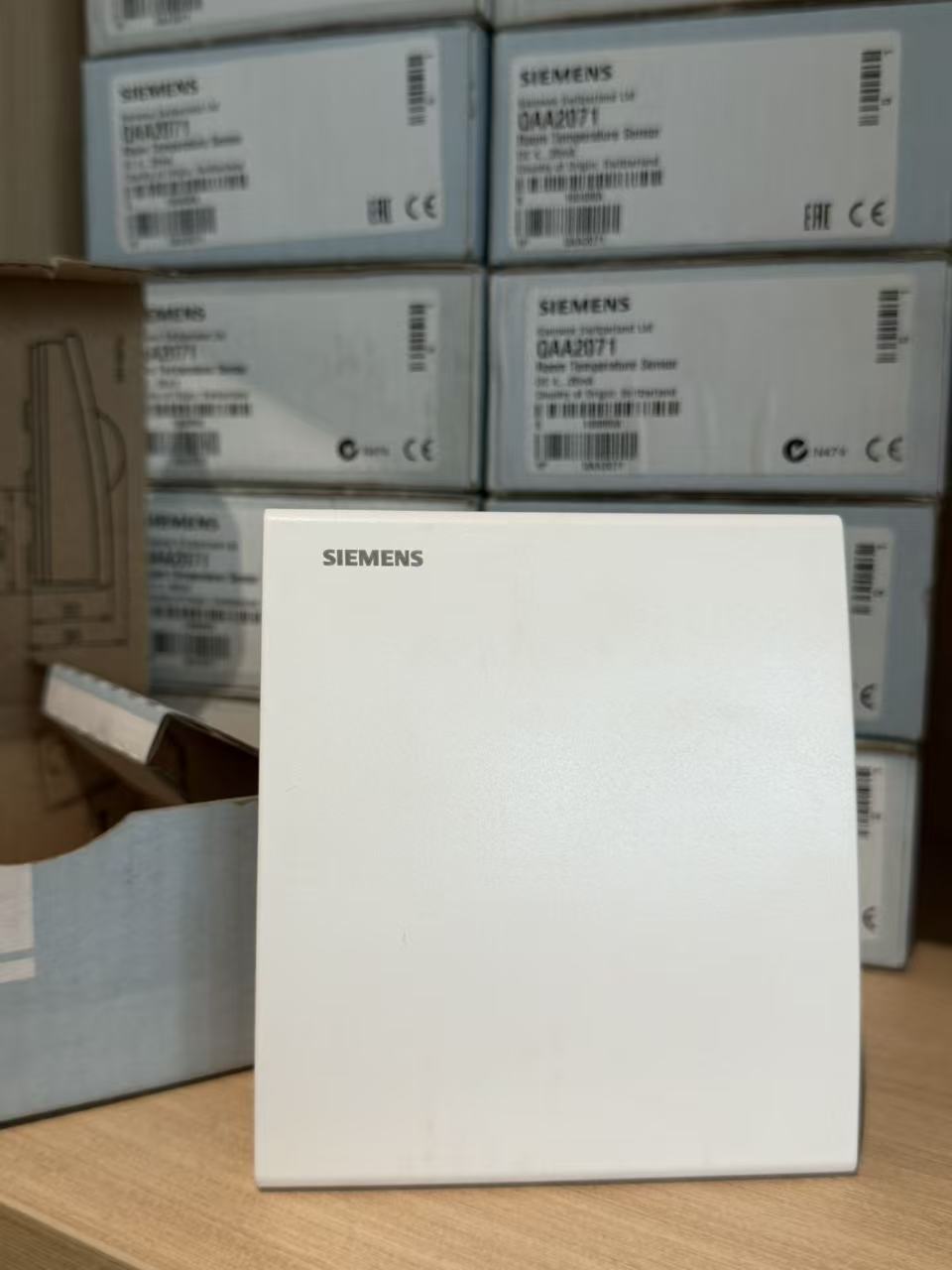 SIEMENS QAA2071 Room Temperature Sensor for HVAC Automation