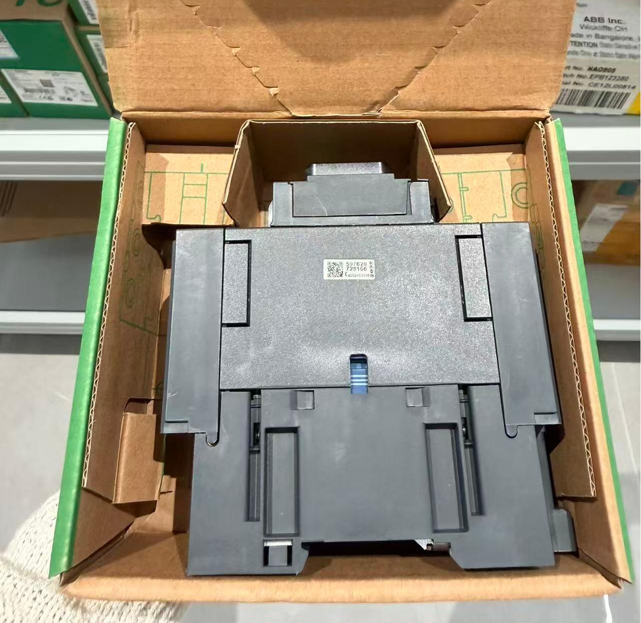 LC1D65AM7C  AC Contactor (65A, 220V AC Coil)
