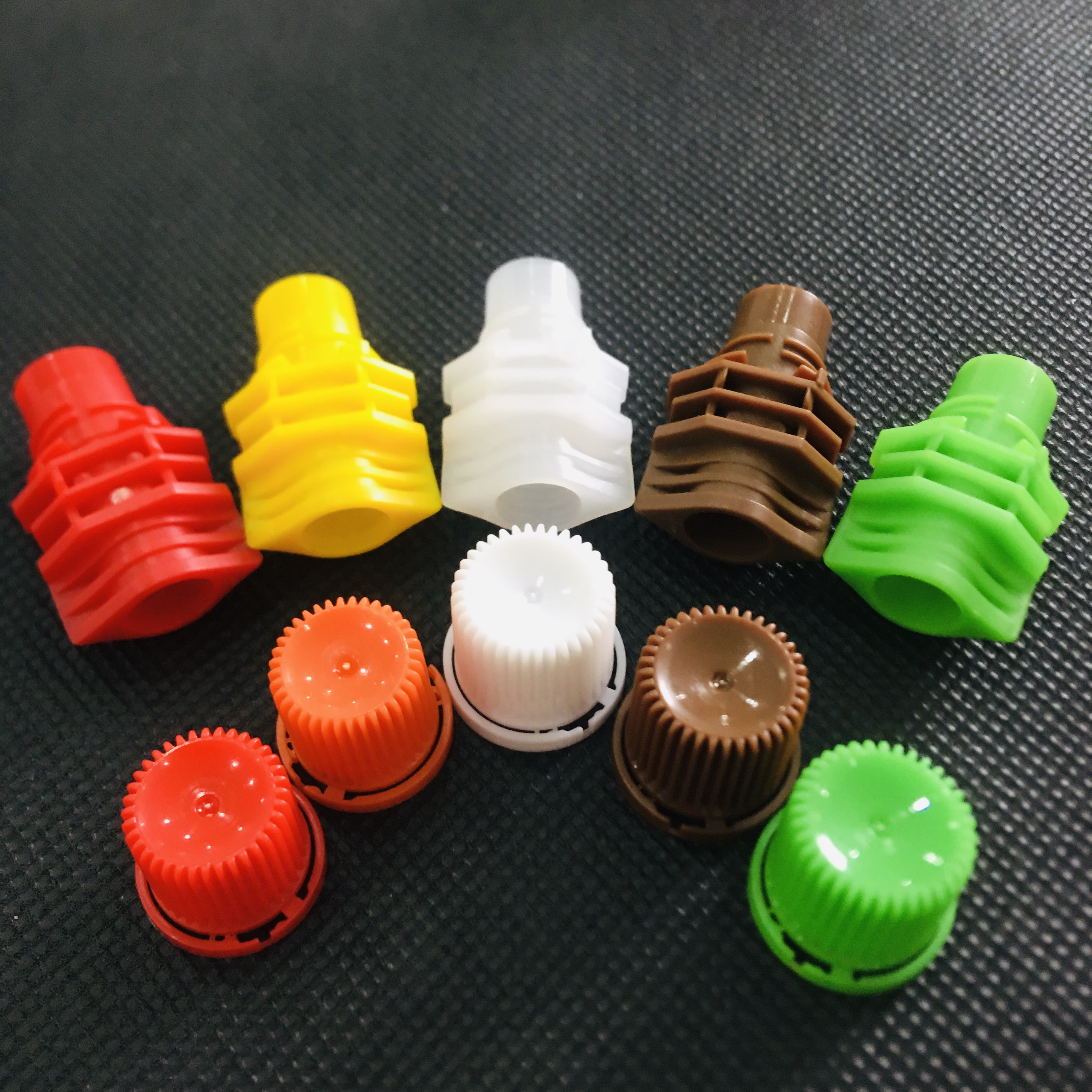 Factory Manufacturer PP PE Plastic Bottle Cap Lids and Spout Pouch Cap