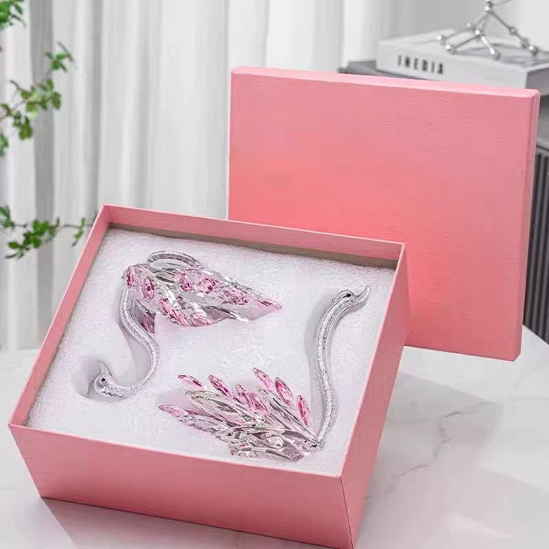 A pair of swan gift set 5.5inch (14cm) + 6.7(17cm) tall individually