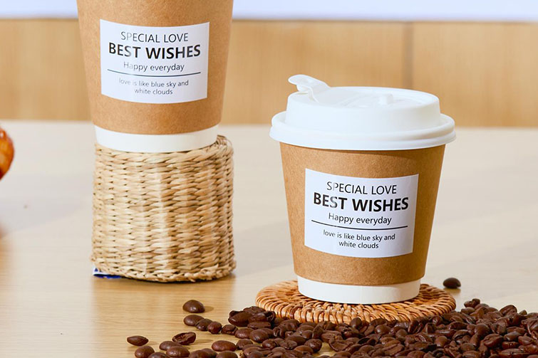 Paper vs. Plastic: Choosing the Right Material for Your Custom Coffee Cups