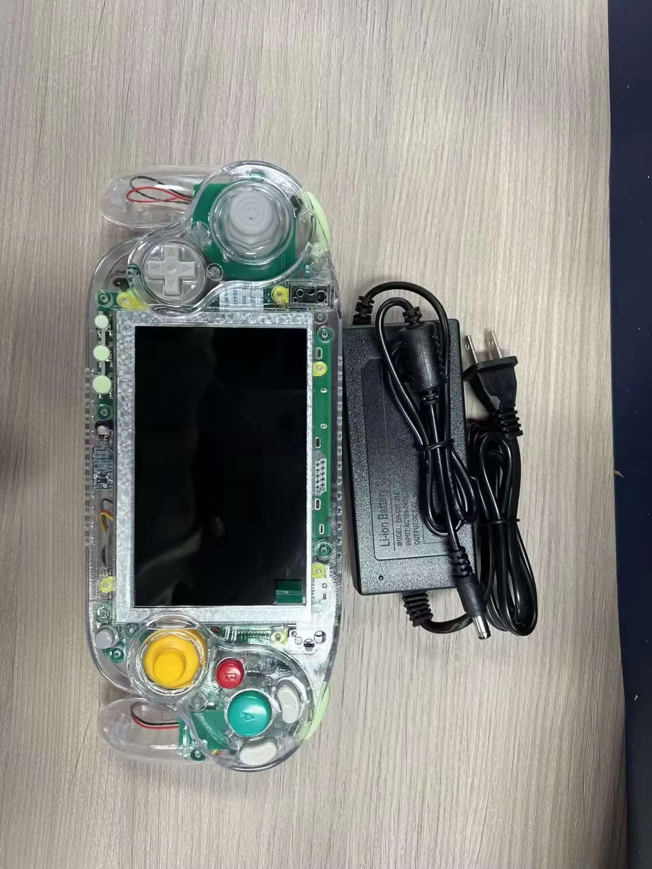 For WII Gamecube Portable Game Console, 5-inch IPS Screen, display ratio 16:9,Supports NGC and WII Games New Transparent Color