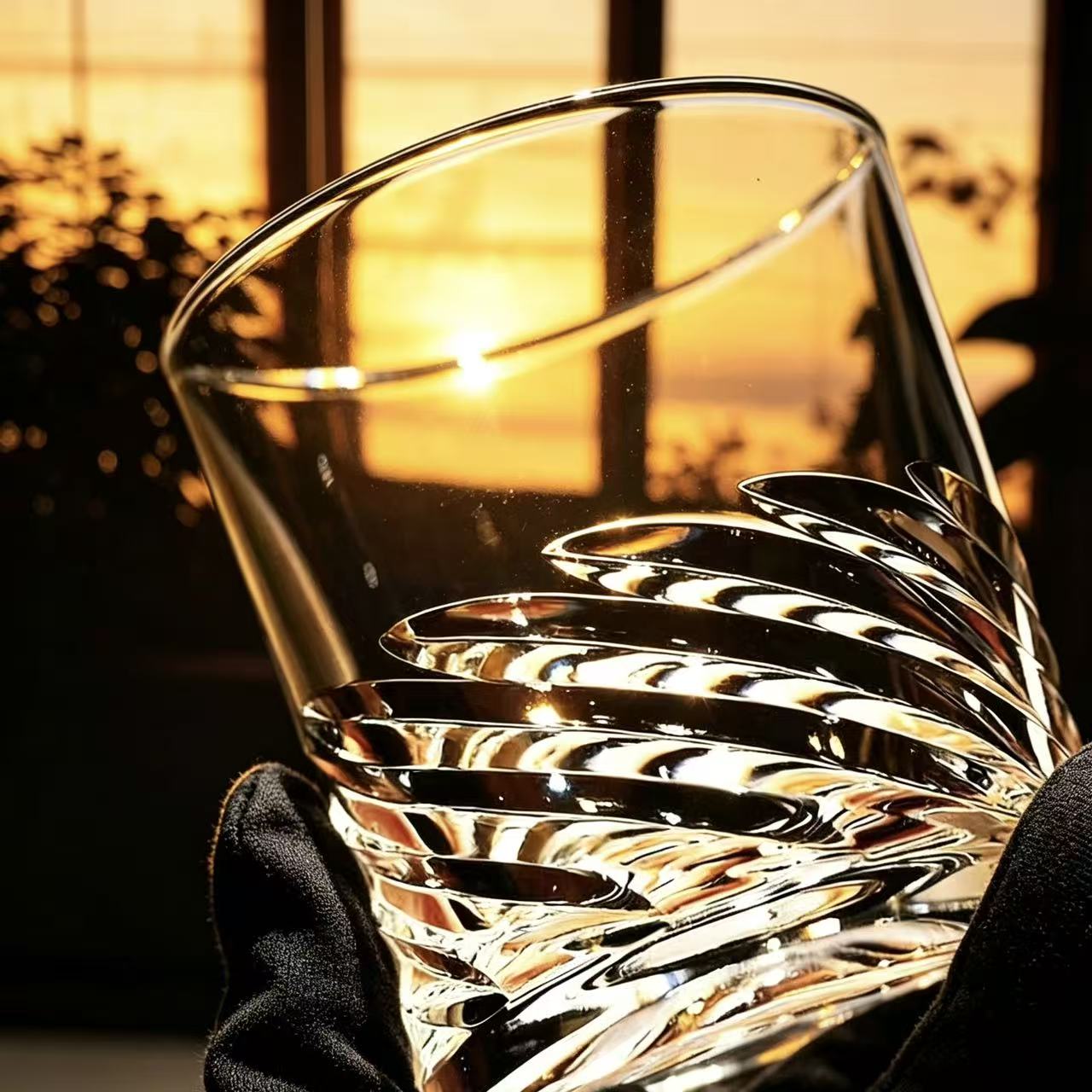 VSVEE Clear Swirl Wave Whiskey Glass | Luxury Handmade Gift