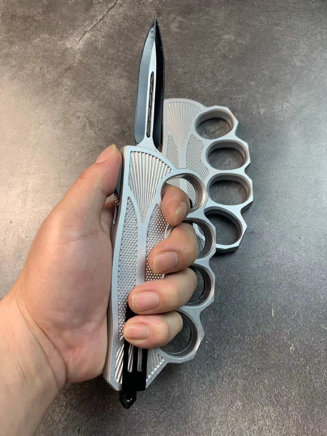 The latest Harley model motorcycle boxing gloves with straight out wristbands and knives