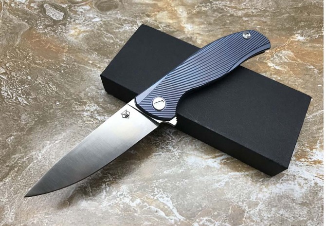 Ice breaking ship titanium handle quick opening folding knife (bear head)