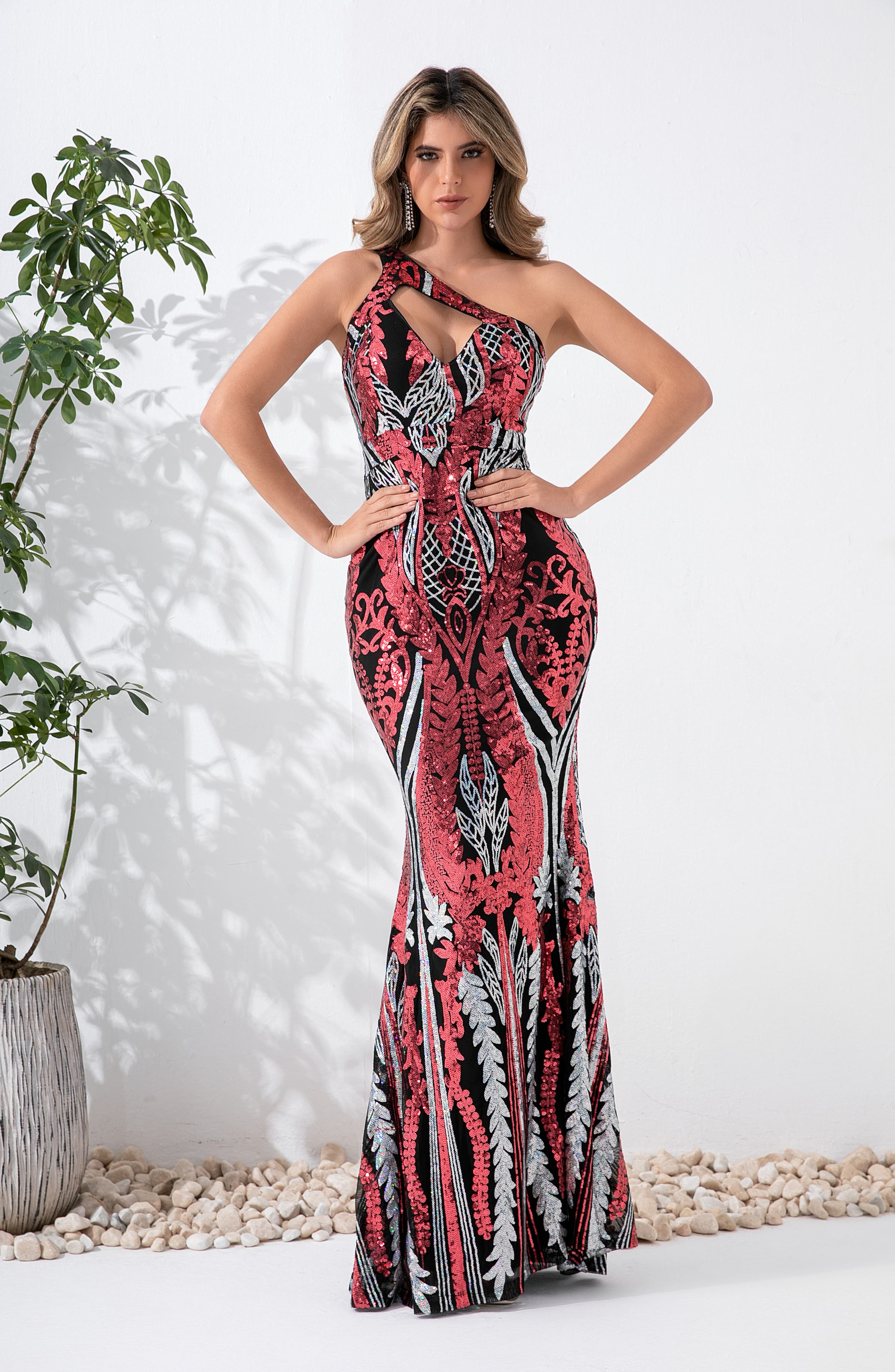 The guest dress is a charming and elegant mermaid-style gown, suitable for all seasons. It is ideal for night outings, parties, cocktail parties, formal and evening events, as well as women's weddings10