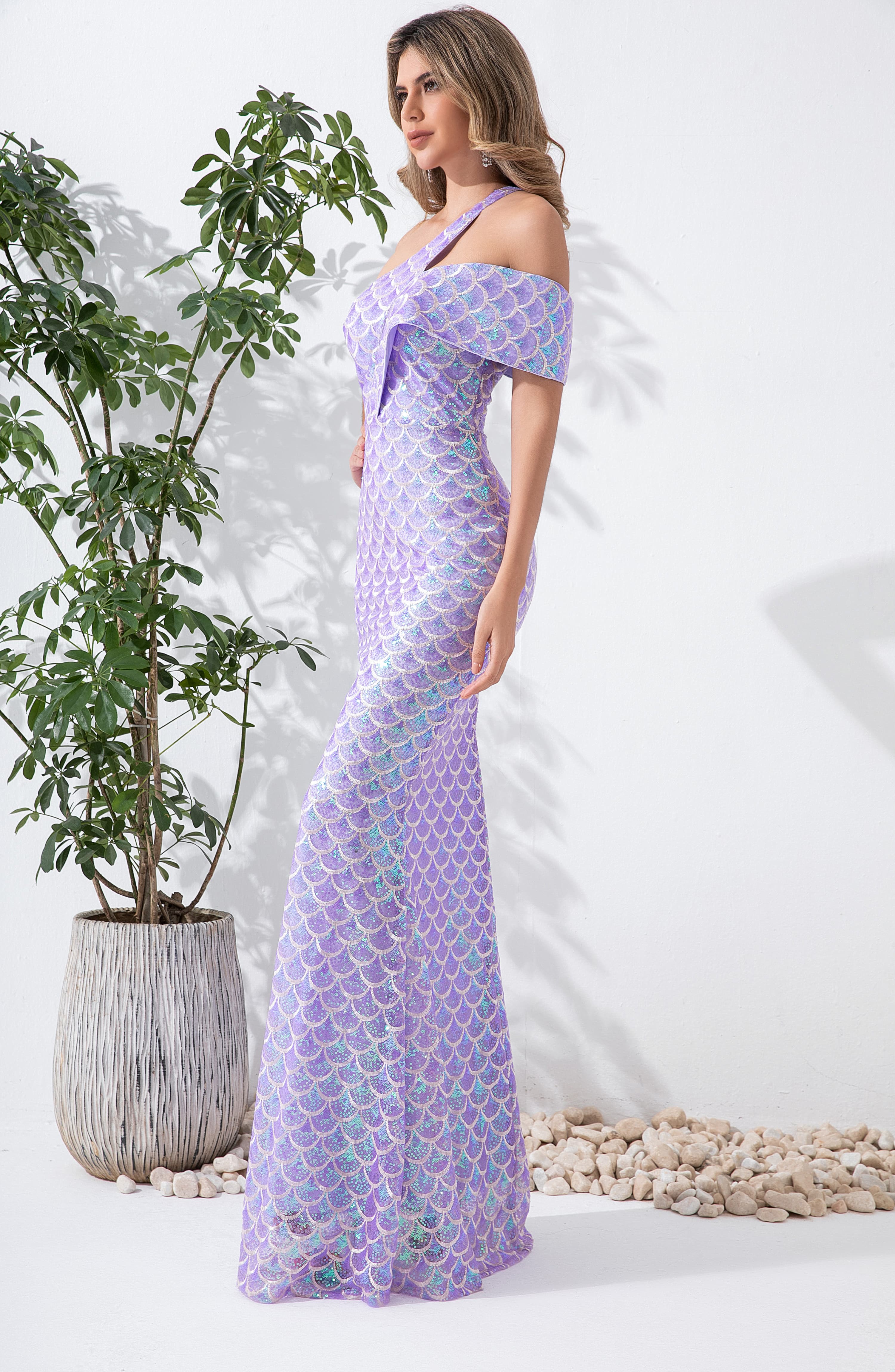 The guest dress is a charming and elegant mermaid-style gown, suitable for all seasons. It is ideal for night outings, parties, cocktail parties, formal and evening events, as well as women's weddings03