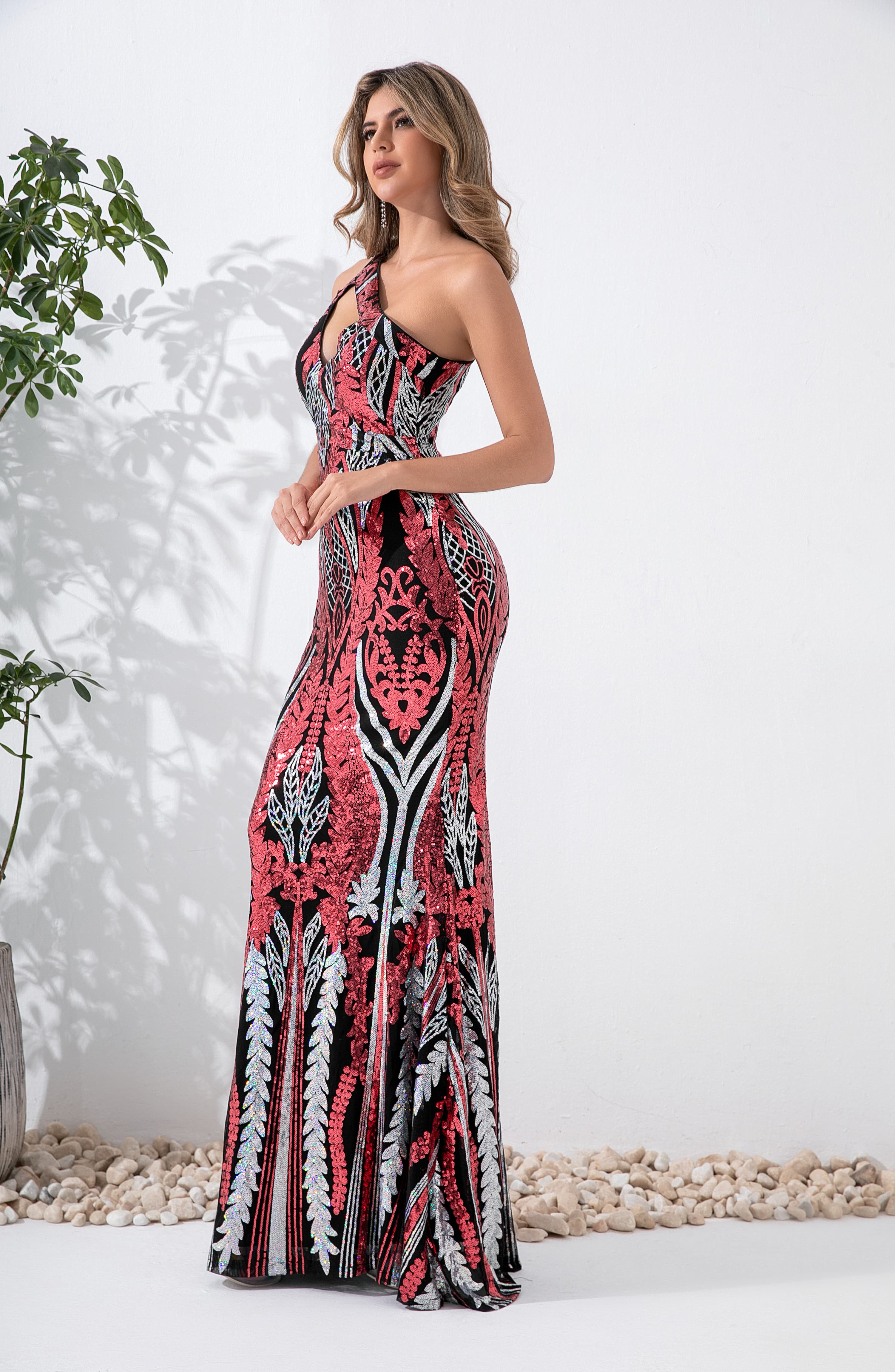 The guest dress is a charming and elegant mermaid-style gown, suitable for all seasons. It is ideal for night outings, parties, cocktail parties, formal and evening events, as well as women's weddings10