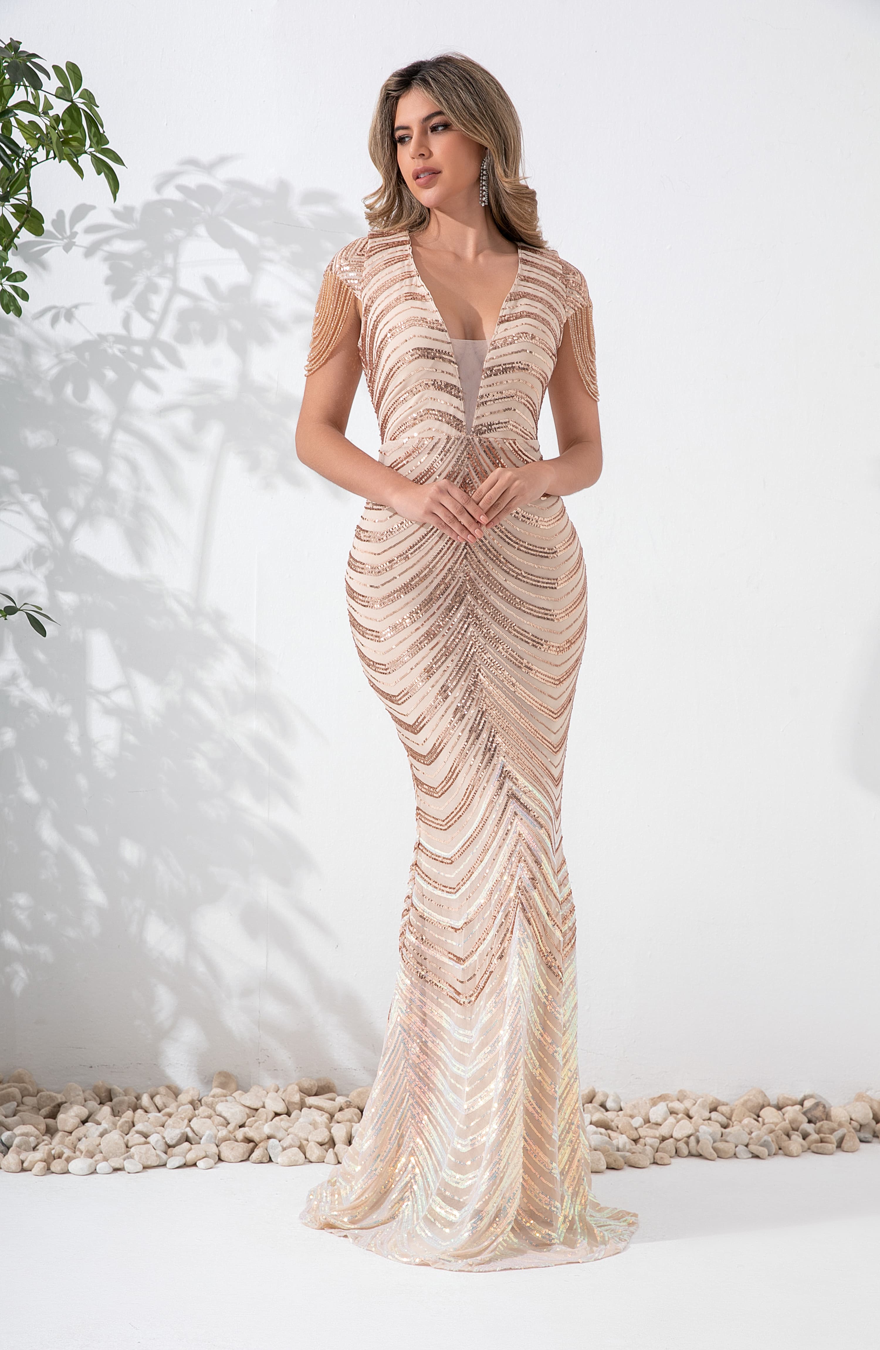 The guest dress is a charming and elegant mermaid-style gown, suitable for all seasons. It is ideal for night outings, parties, cocktail parties, formal and evening events, as well as women's weddings05