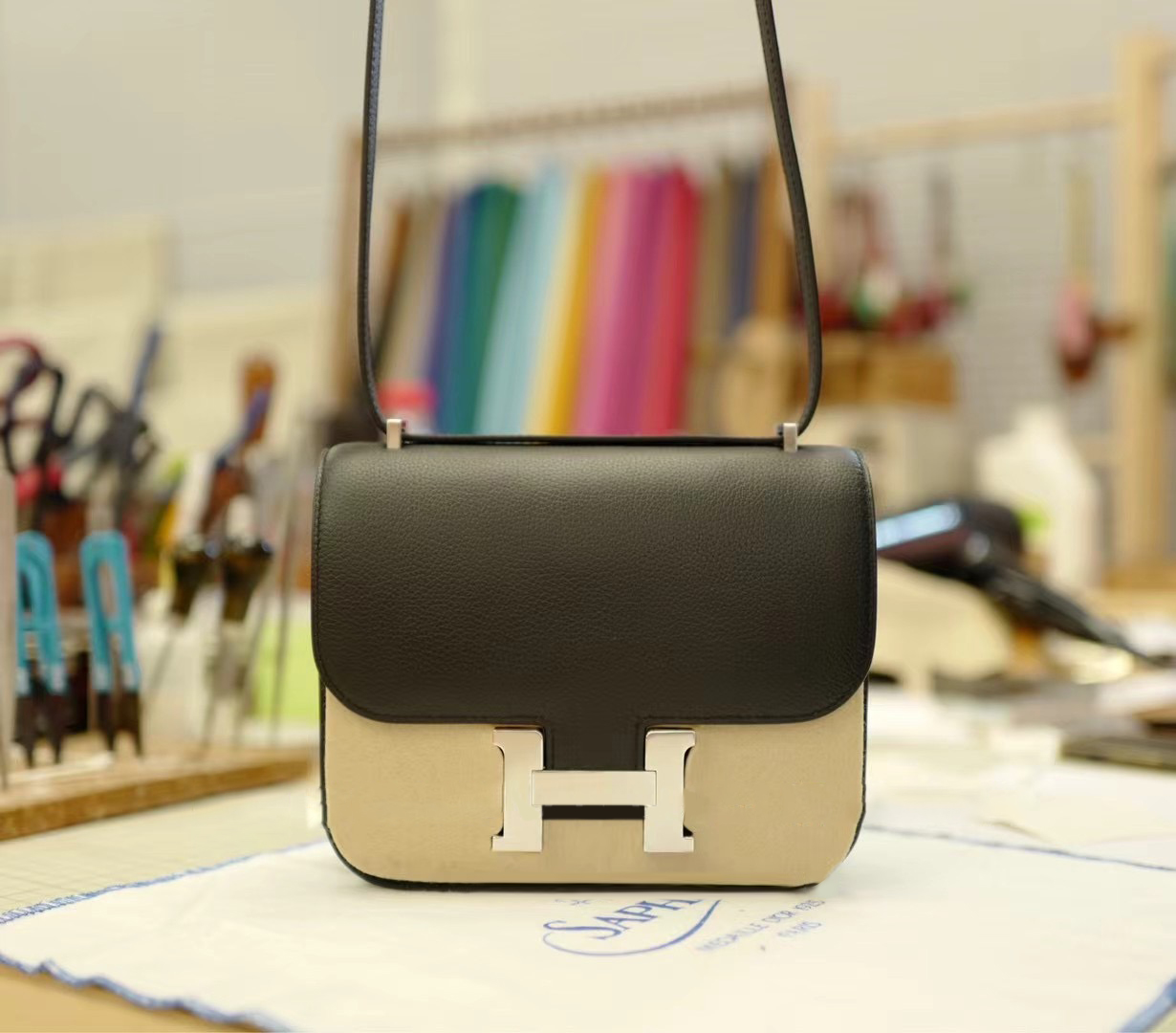 Constance 19  Noir89  Evercolor