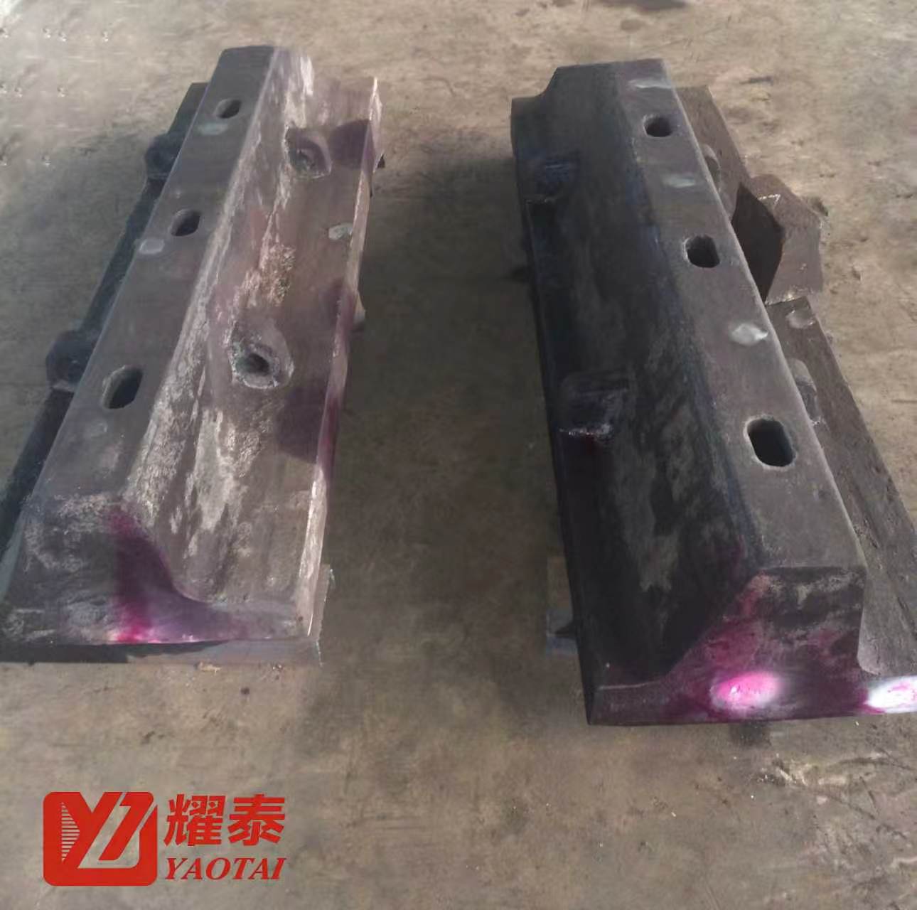 SAG mill liners