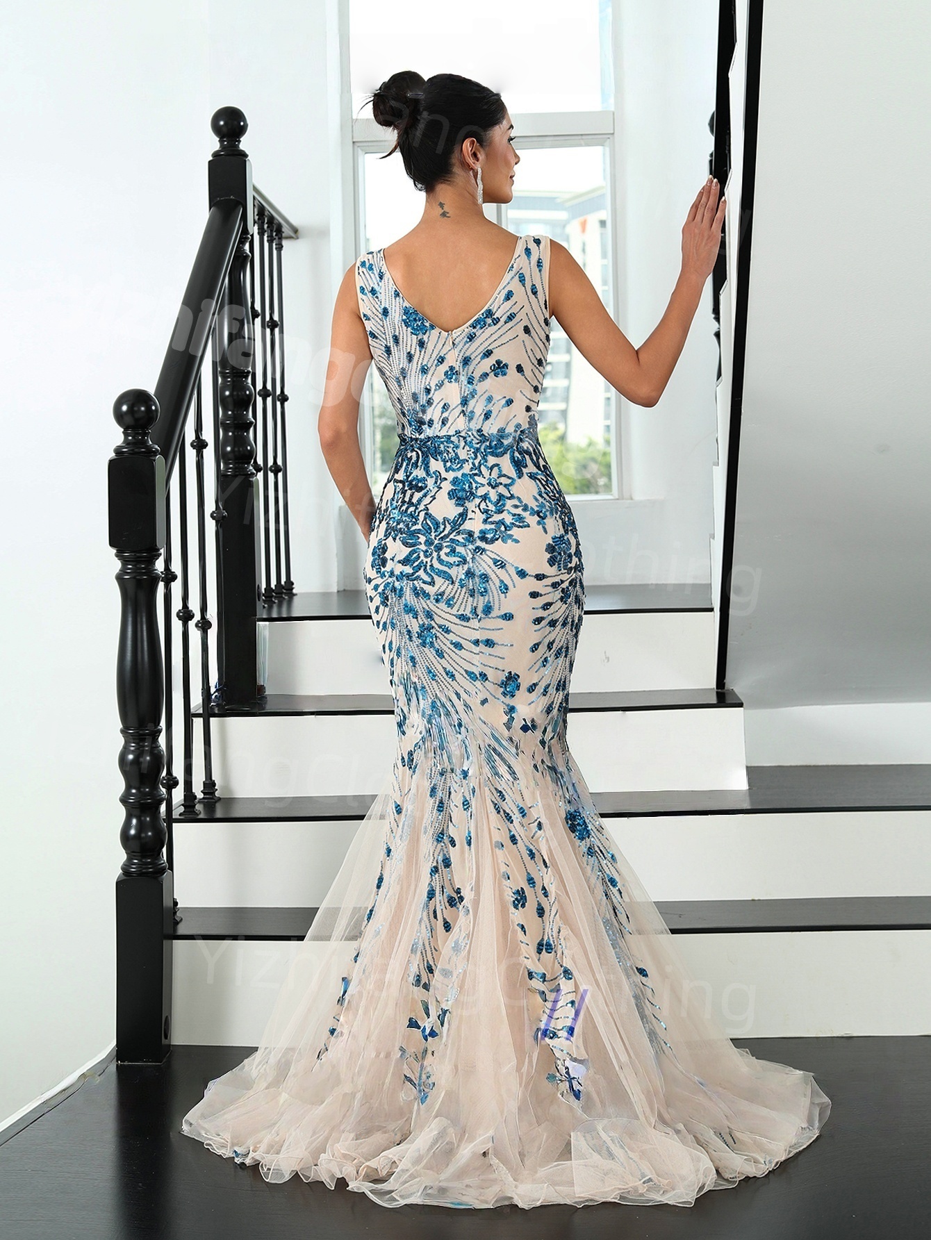 Elegant European and American Style Evening Gown for Women - Sexy Dress  Women'S Elegant Blue Sequin Mermaid Evening Gown - Sleeveless V-Neck Long Formal Party Dress with Contrast Mesh Detail, Bodycon Silhouette for Weddings, Galas, And Special Occasions, Wedding Dresses, Gala Attire, Sophisticated Style