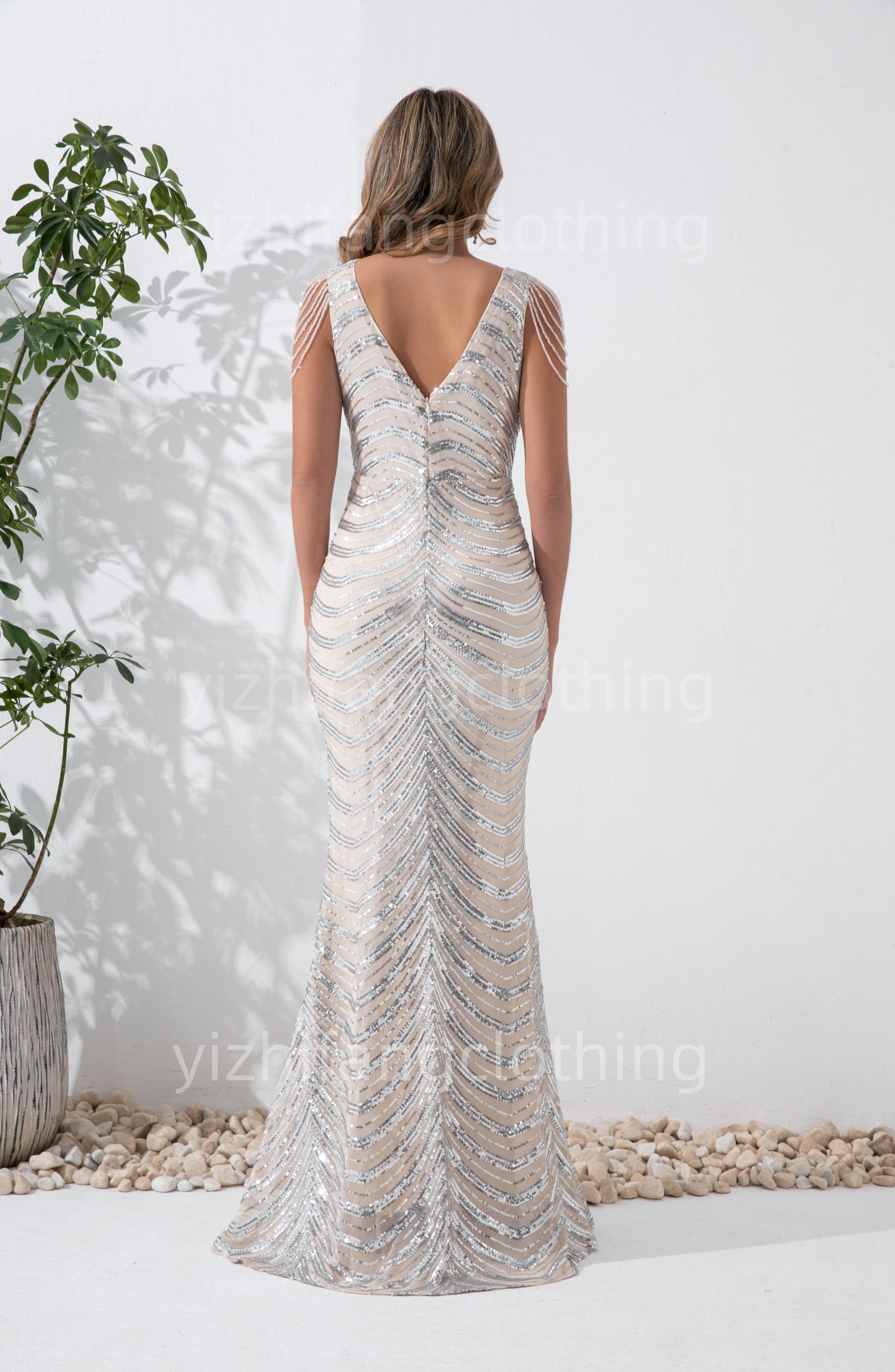 Elegant European and American Style Evening Gown for Women - Sexy Dress  Women'S Elegant Blue Sequin Mermaid Evening Gown - Sleeveless V-Neck Long Formal Party Dress with Contrast Mesh Detail, Bodycon Silhouette for Weddings, Galas, And Special Occasions, Wedding Dresses, Gala Attire, Sophisticated Style