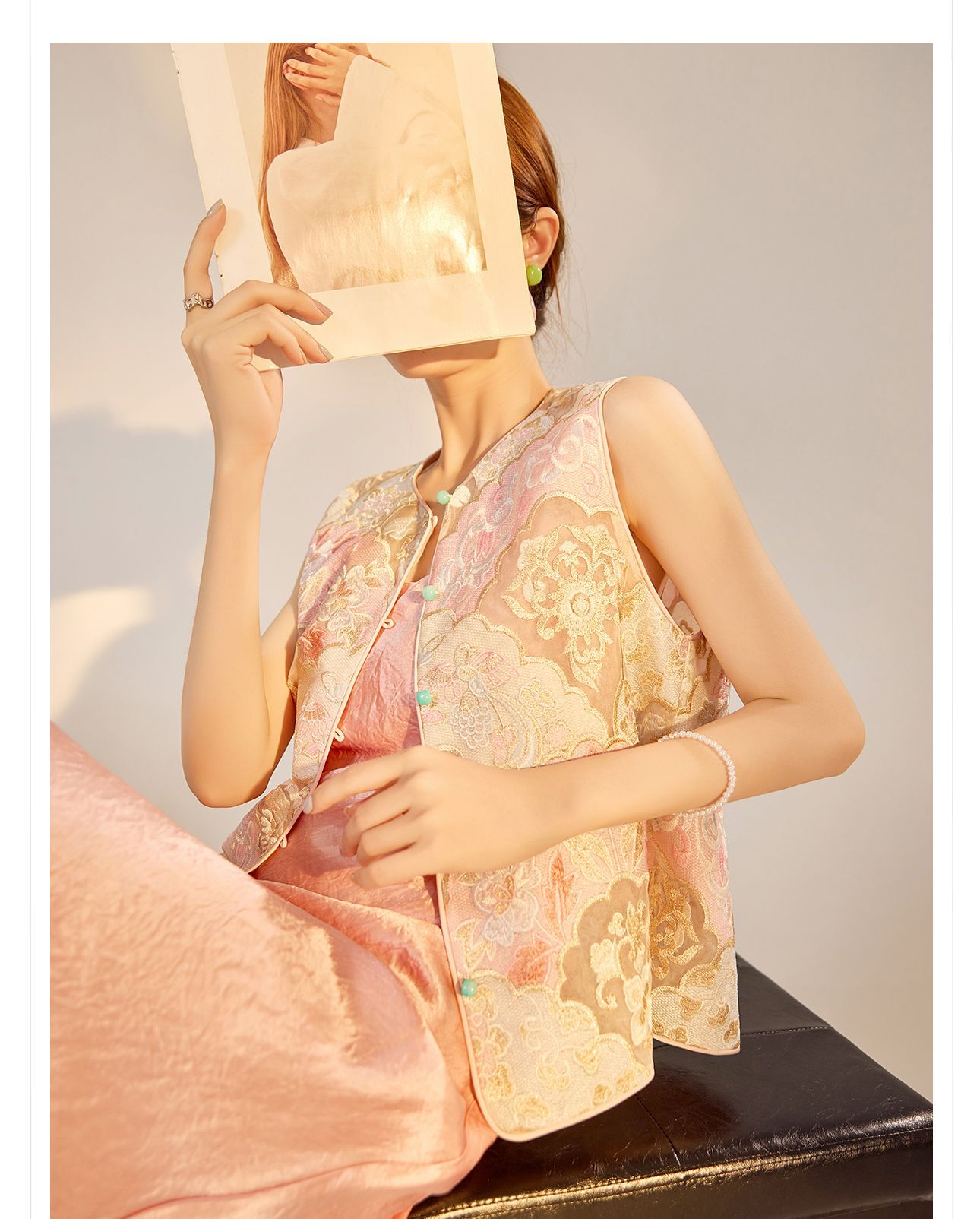 2026夏季新款中式國風馬甲女高級寶相花刺繡桑蠶絲時尚背心 N4023