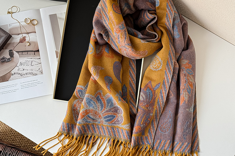 Is There a Color Rule for Scarves? A Guide to Choosing the Right Scarf Color